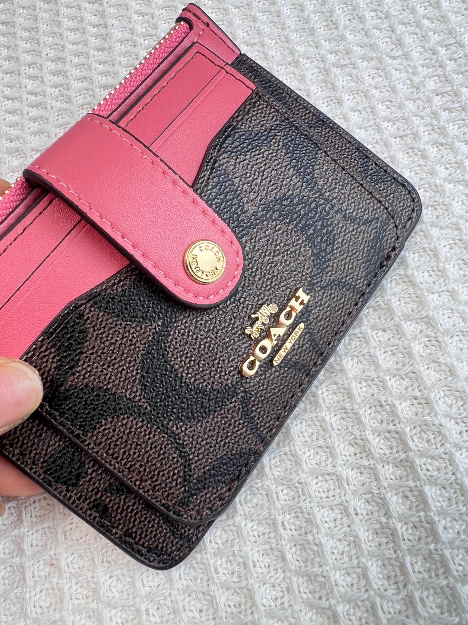 Coach ～新款coach卡包C7398咖啡配西瓜红