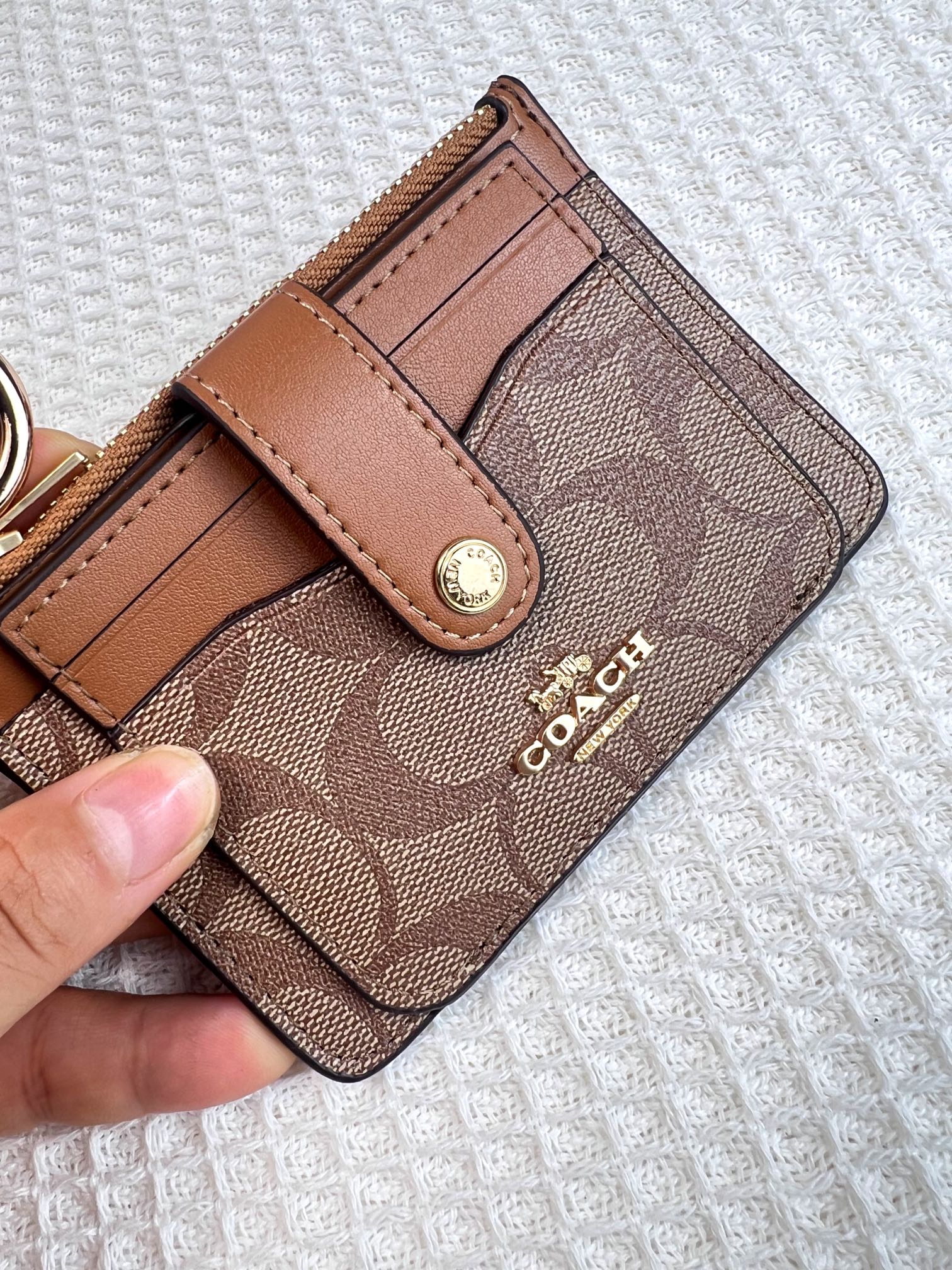 Coach ～新款coach卡包C7398卡其色