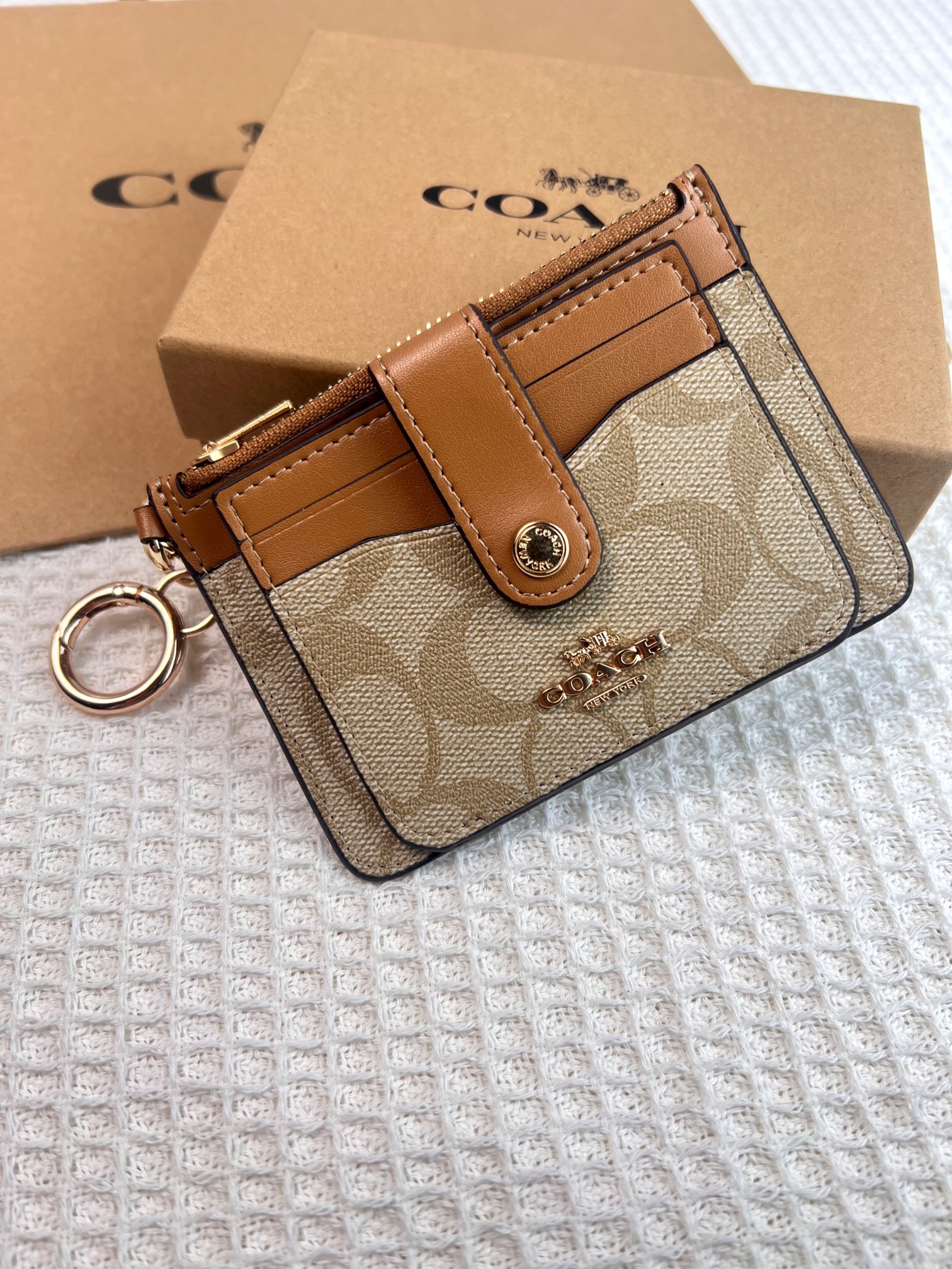 Coach ～新款coach卡包C7398卡其白配棕色