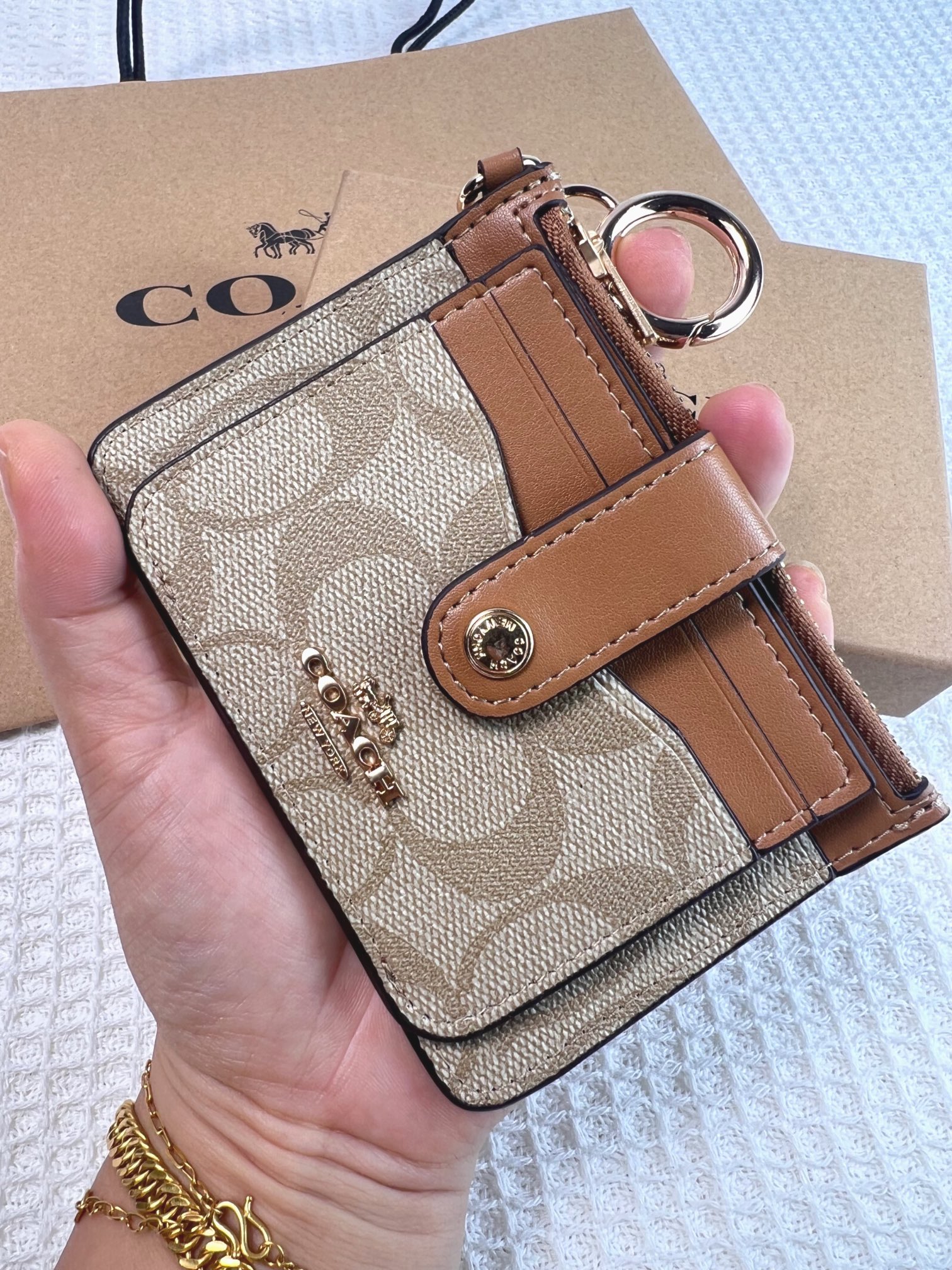 Coach ～新款coach卡包C7398卡其白配棕色