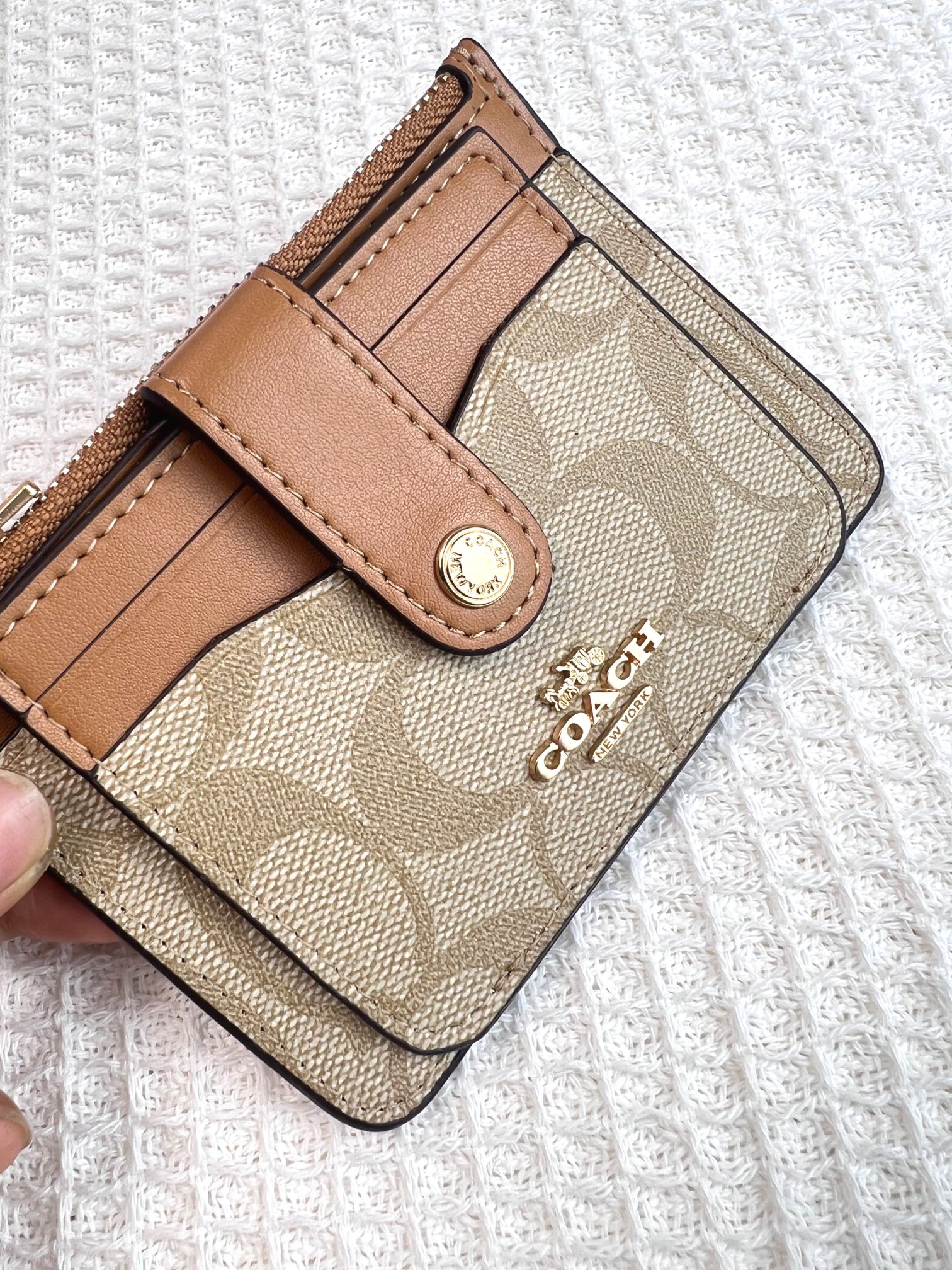 Coach ～新款coach卡包C7398卡其白配棕色