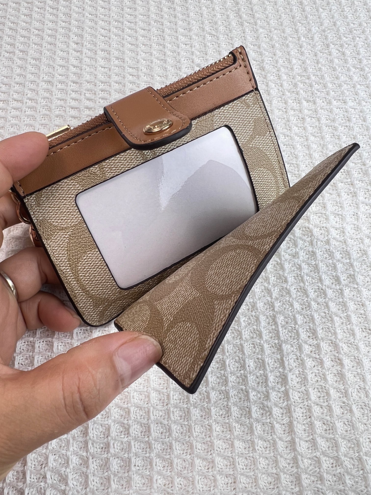 Coach ～新款coach卡包C7398卡其白配棕色