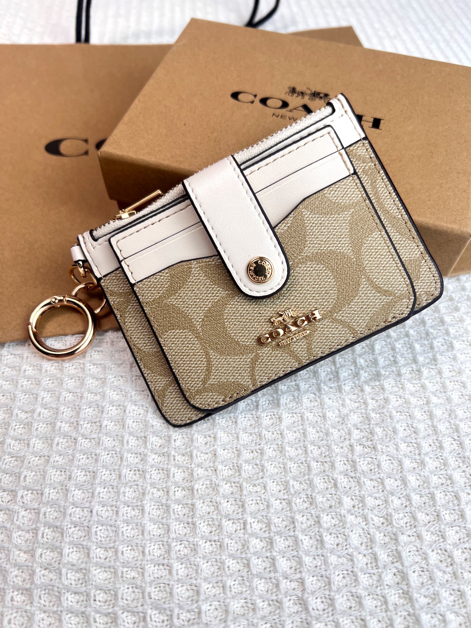 Coach ～新款coach卡包C7398卡其白配白色