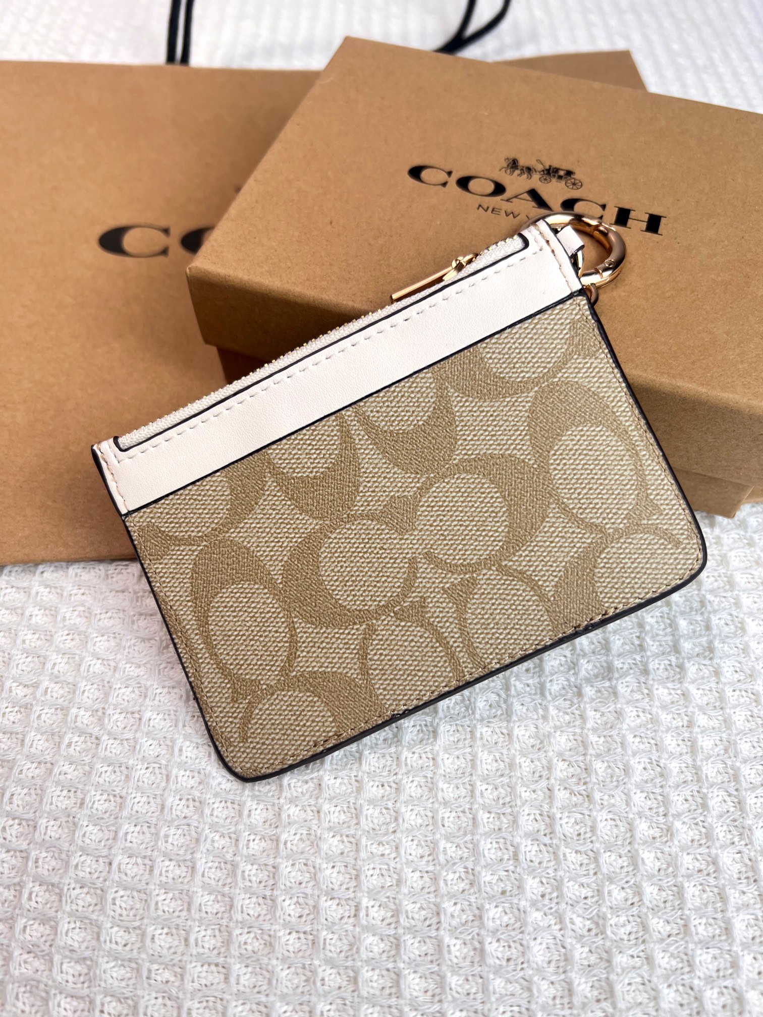 Coach ～新款coach卡包C7398卡其白配白色