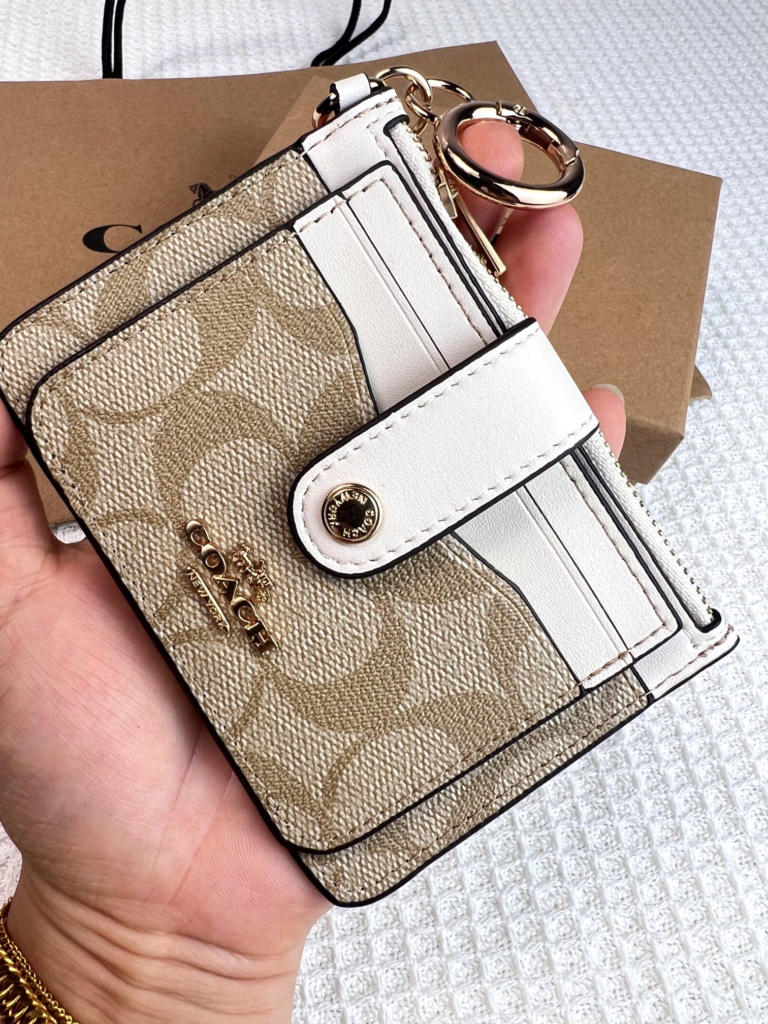 Coach ～新款coach卡包C7398卡其白配白色