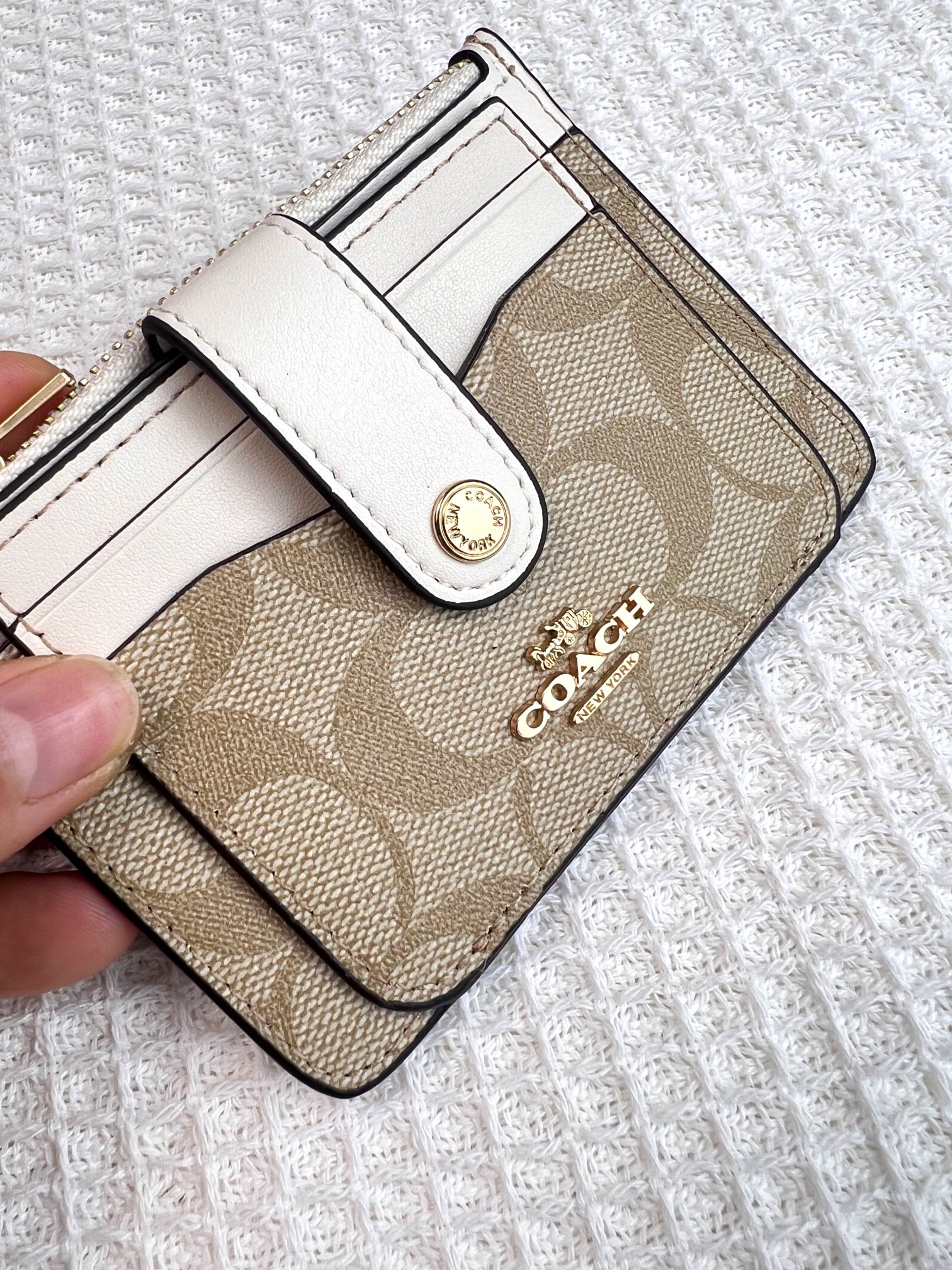 Coach ～新款coach卡包C7398卡其白配白色