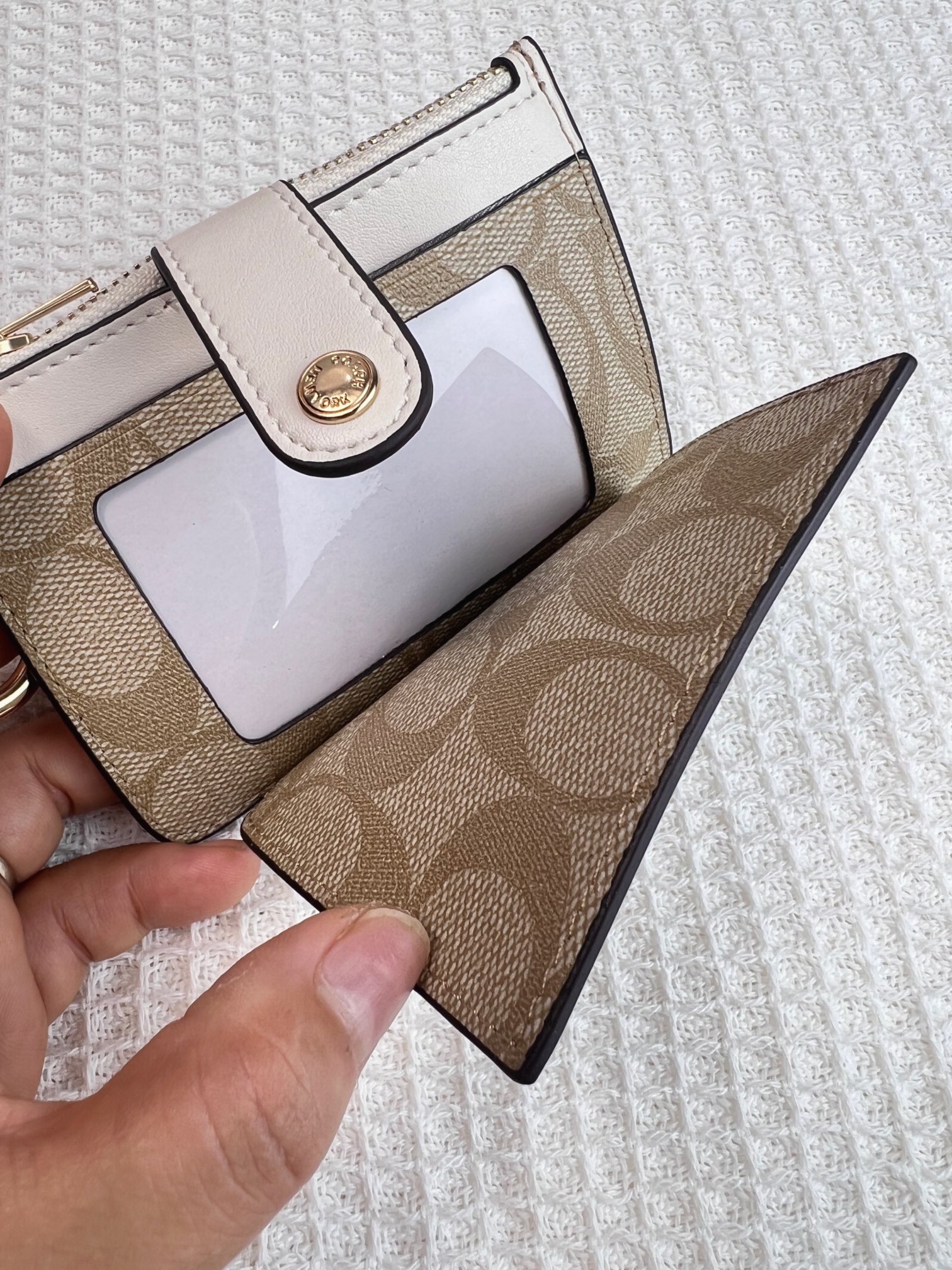 Coach ～新款coach卡包C7398卡其白配白色