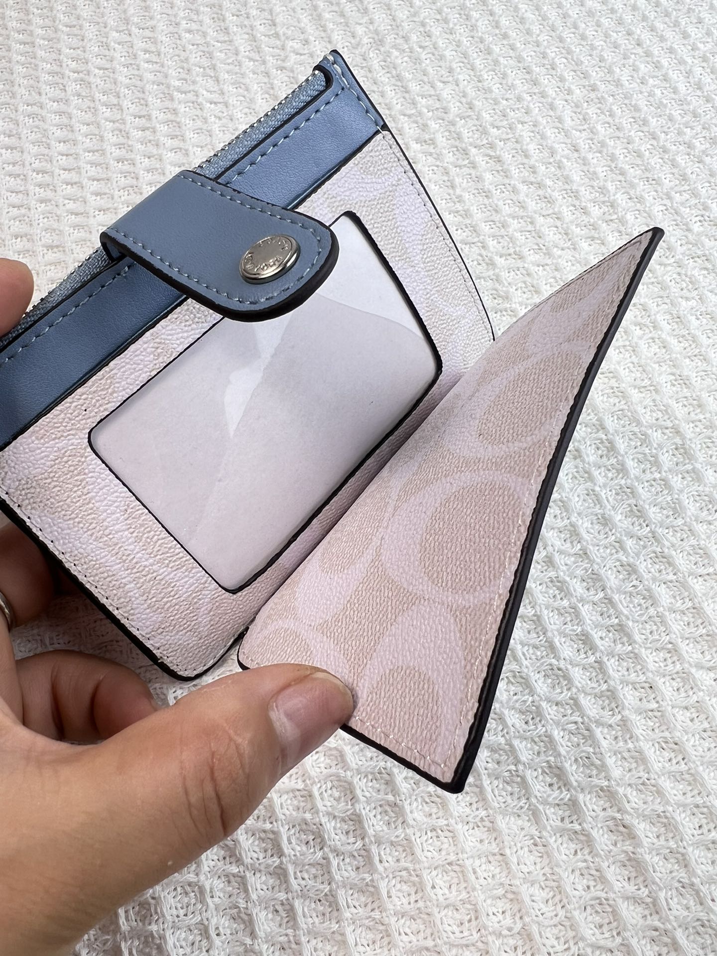 Coach ～新款coach卡包C7398老花白配蓝色