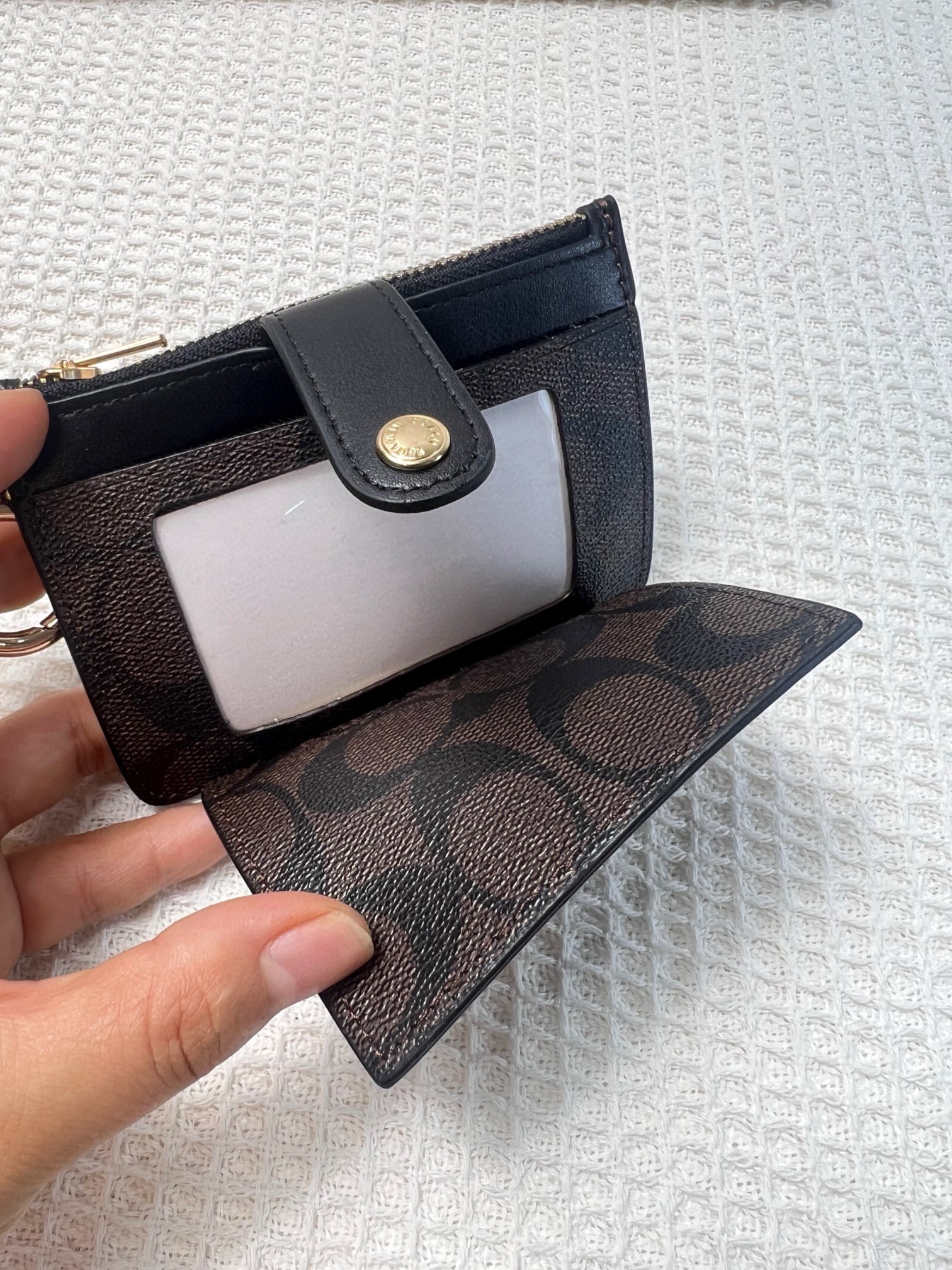 Coach ～新款coach卡包C7398咖啡配黑色