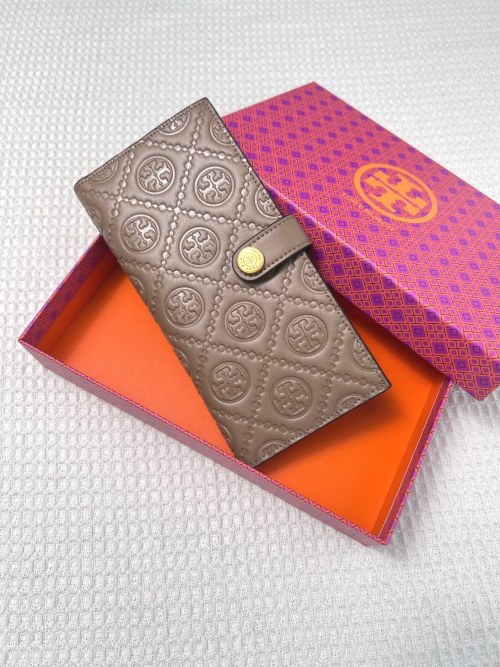 Tory Burch Embossed Leather Long Wallet,Snap Closure, 19x9.8x3.9cm 1 Tory Burch Embossed Leather Long Wallet,Snap Closure, 19x9.8x3.9cm