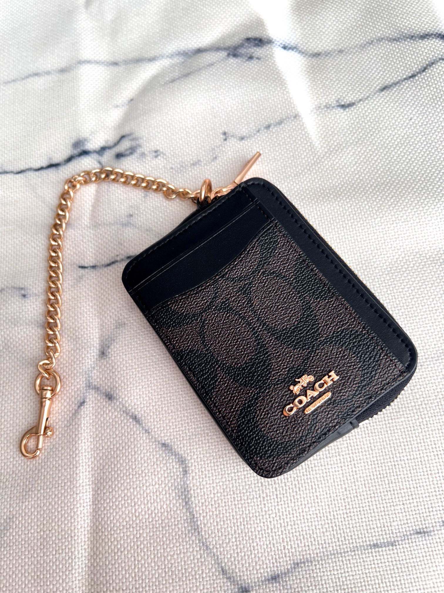 Coach ～Coach 新品 链条小卡包黑配咖啡色C0058