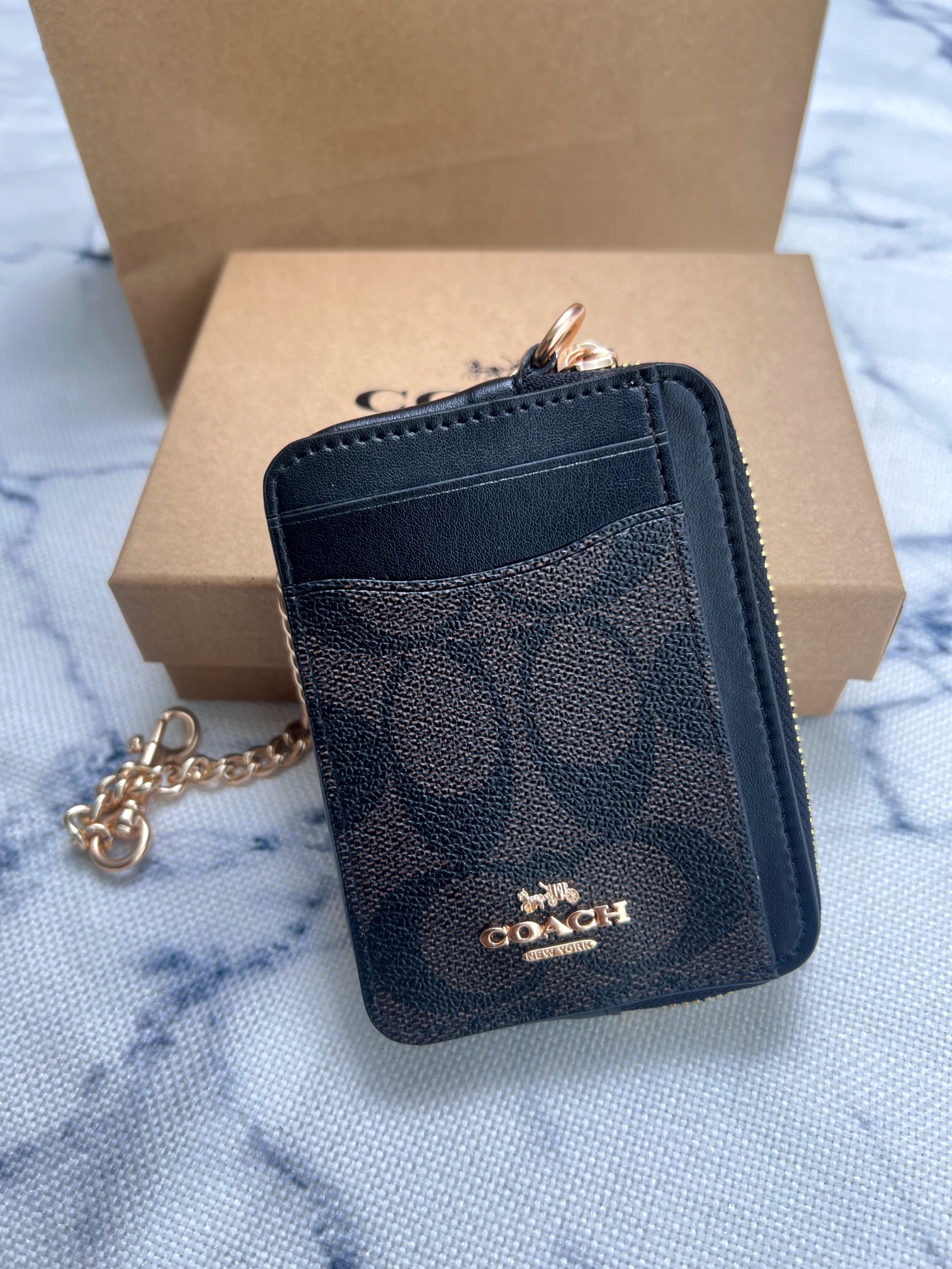 Coach ～Coach 新品 链条小卡包黑配咖啡色C0058