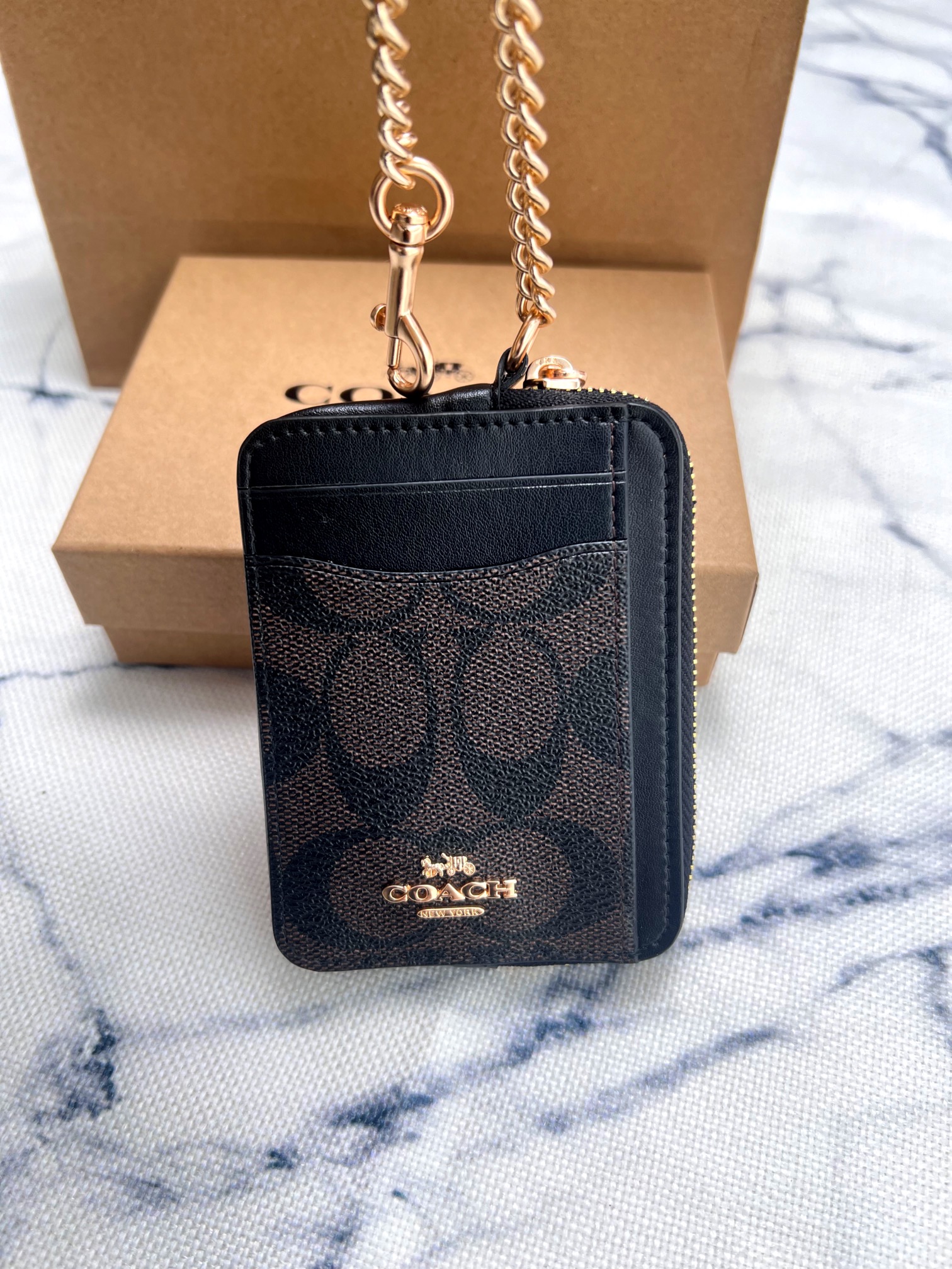 Coach ～Coach 新品 链条小卡包黑配咖啡色C0058