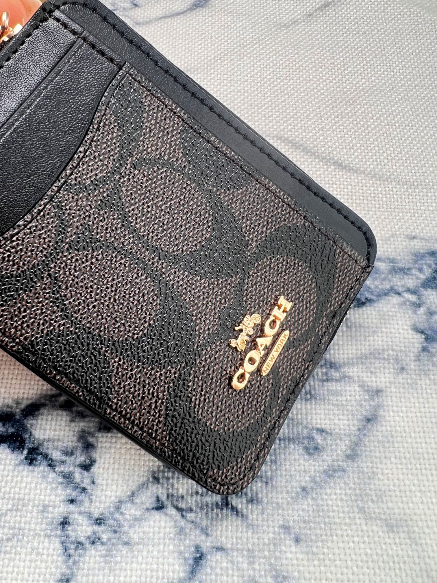 Coach ～Coach 新品 链条小卡包黑配咖啡色C0058