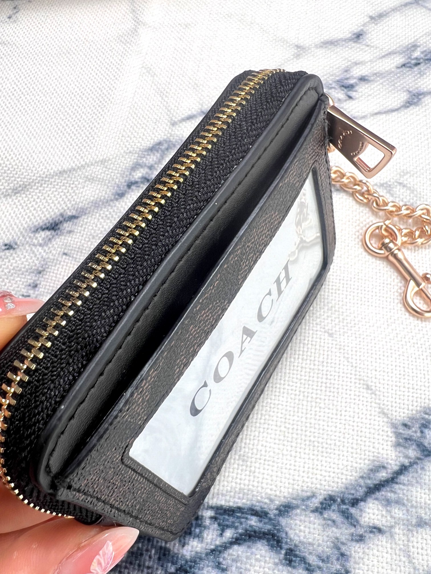 Coach ～Coach 新品 链条小卡包黑配咖啡色C0058