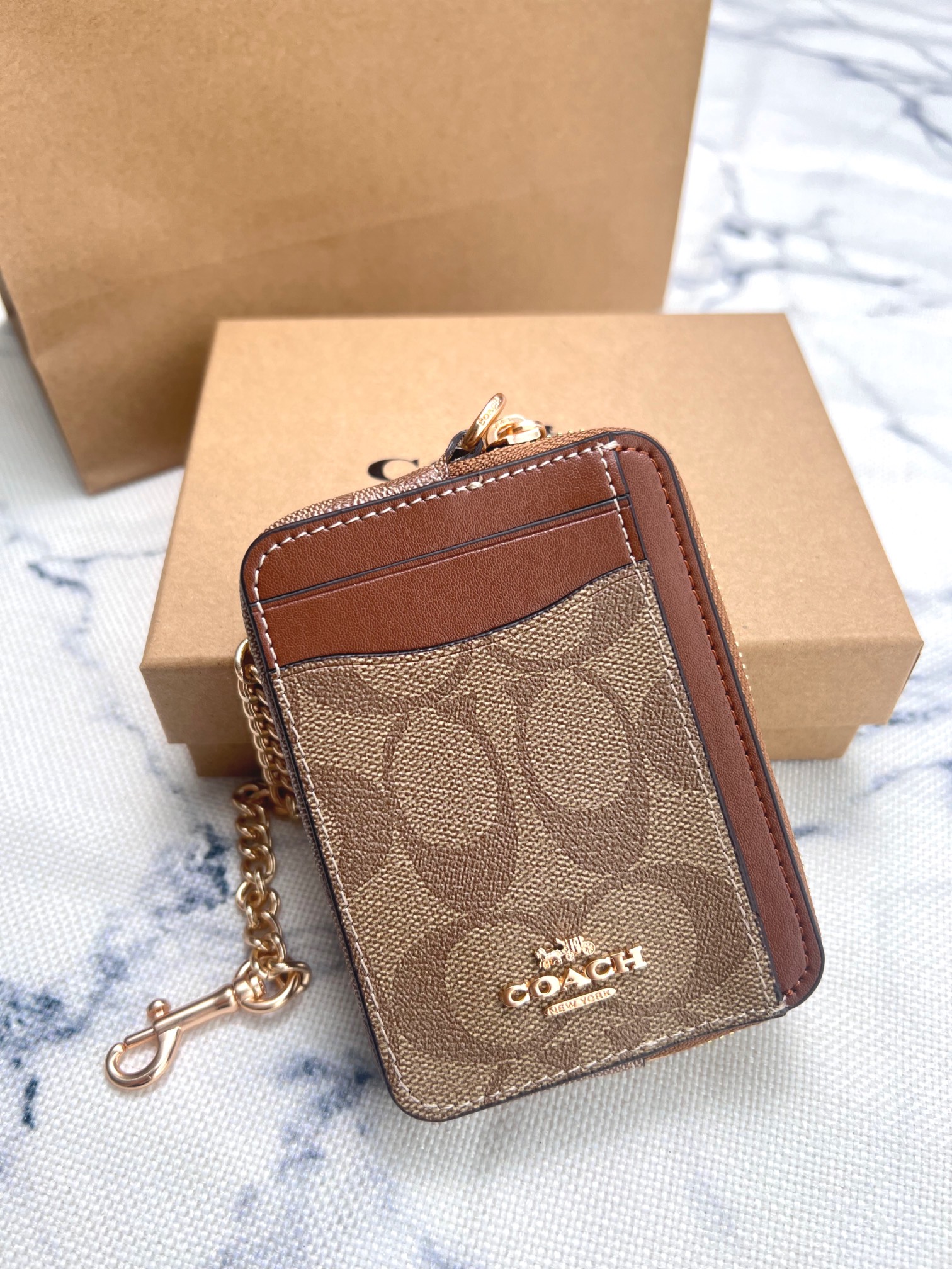 Coach ～Coach 新品 链条小卡包卡其配棕色C0058