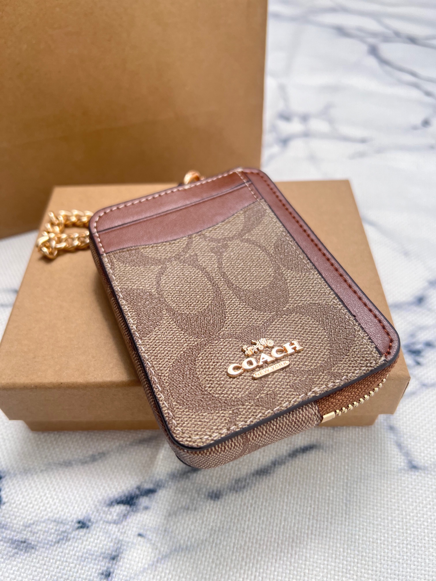 Coach ～Coach 新品 链条小卡包卡其配棕色C0058