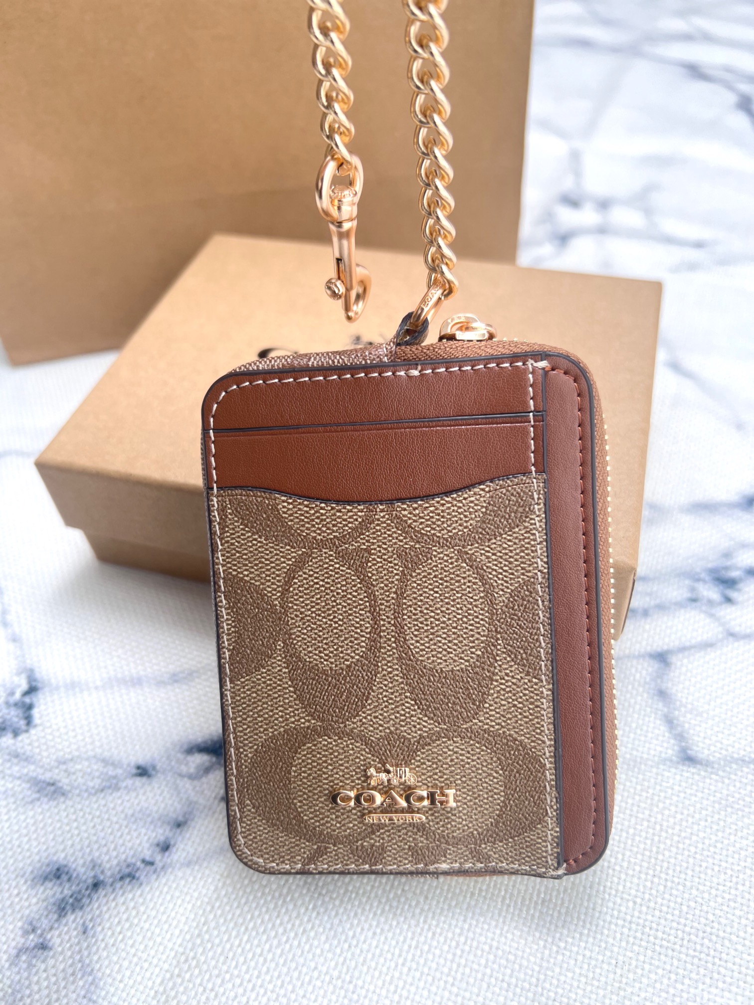 Coach ～Coach 新品 链条小卡包卡其配棕色C0058