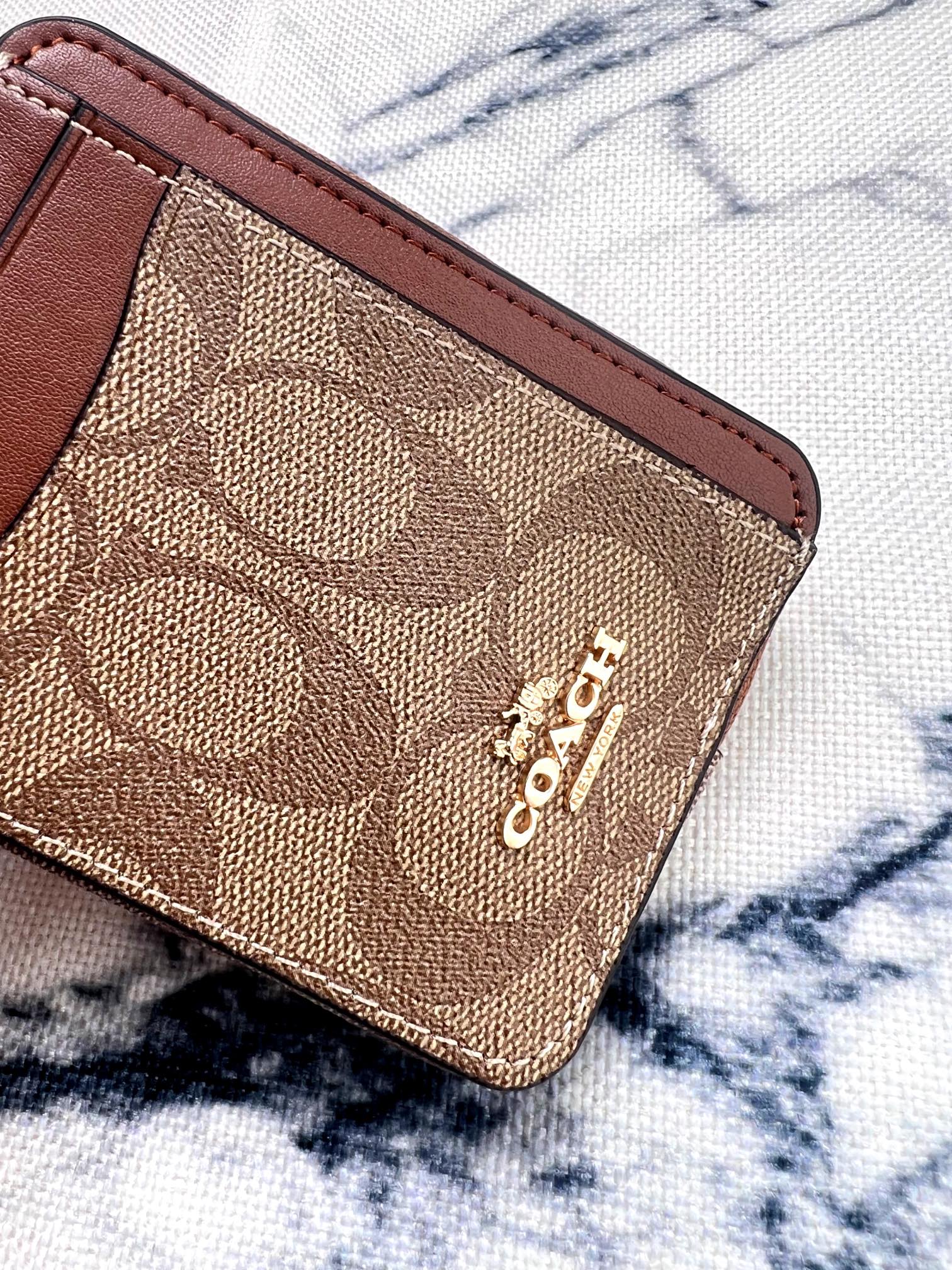 Coach ～Coach 新品 链条小卡包卡其配棕色C0058