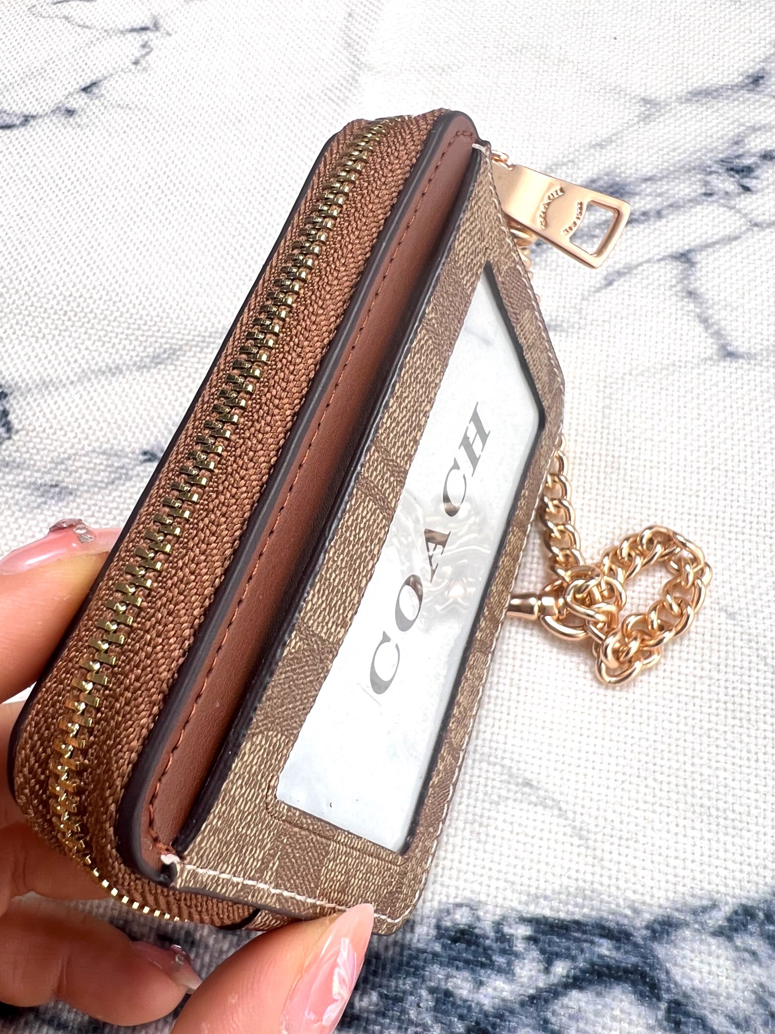 Coach ～Coach 新品 链条小卡包卡其配棕色C0058