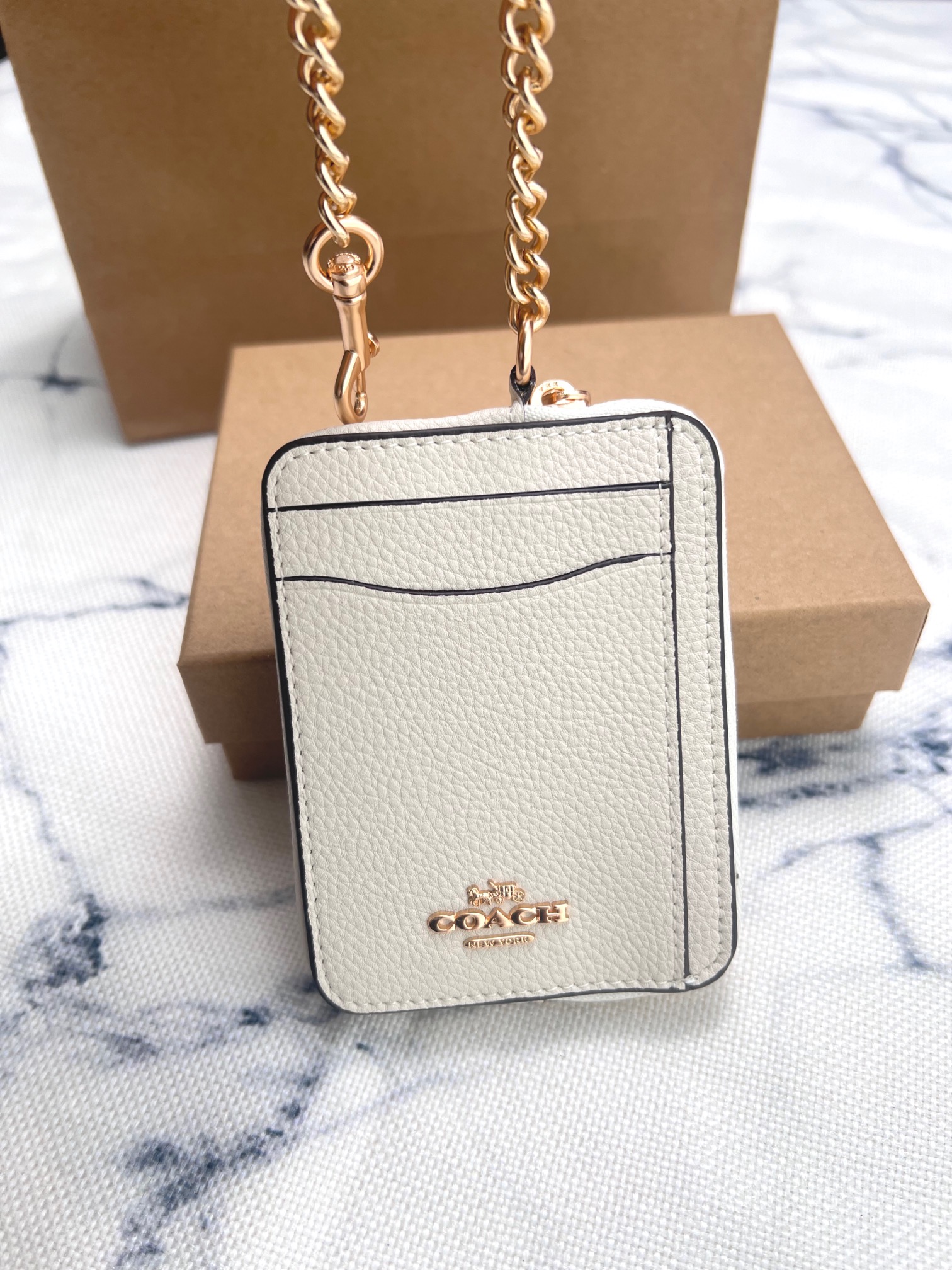 Coach ～Coach 新品 链条小卡包白色荔枝纹
