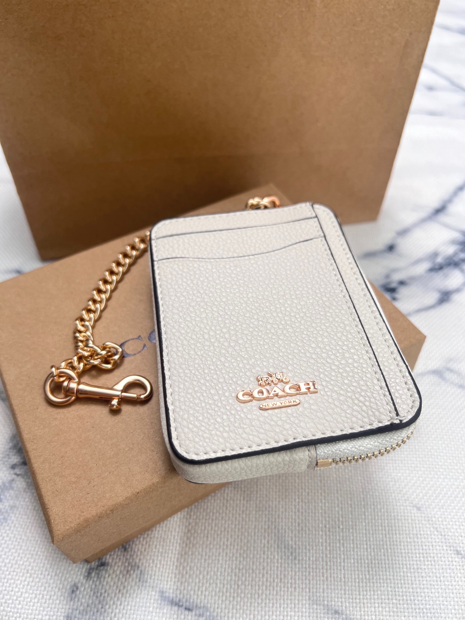 Coach ～Coach 新品 链条小卡包白色荔枝纹