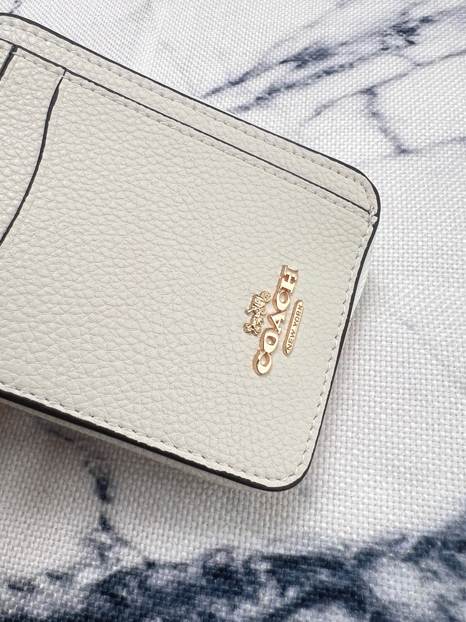 Coach ～Coach 新品 链条小卡包白色荔枝纹