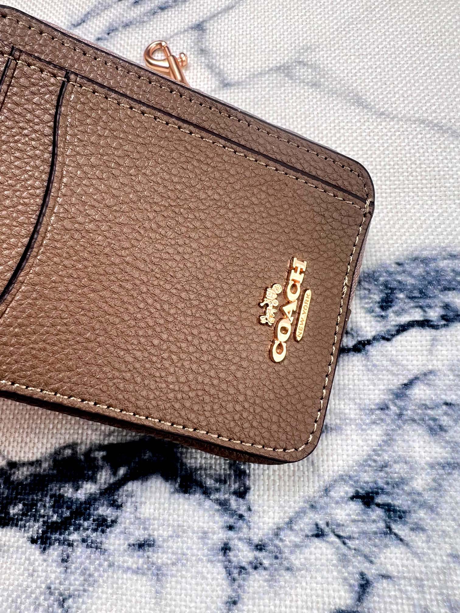 Coach ～Coach 新品 链条小卡包荔枝纹石头灰