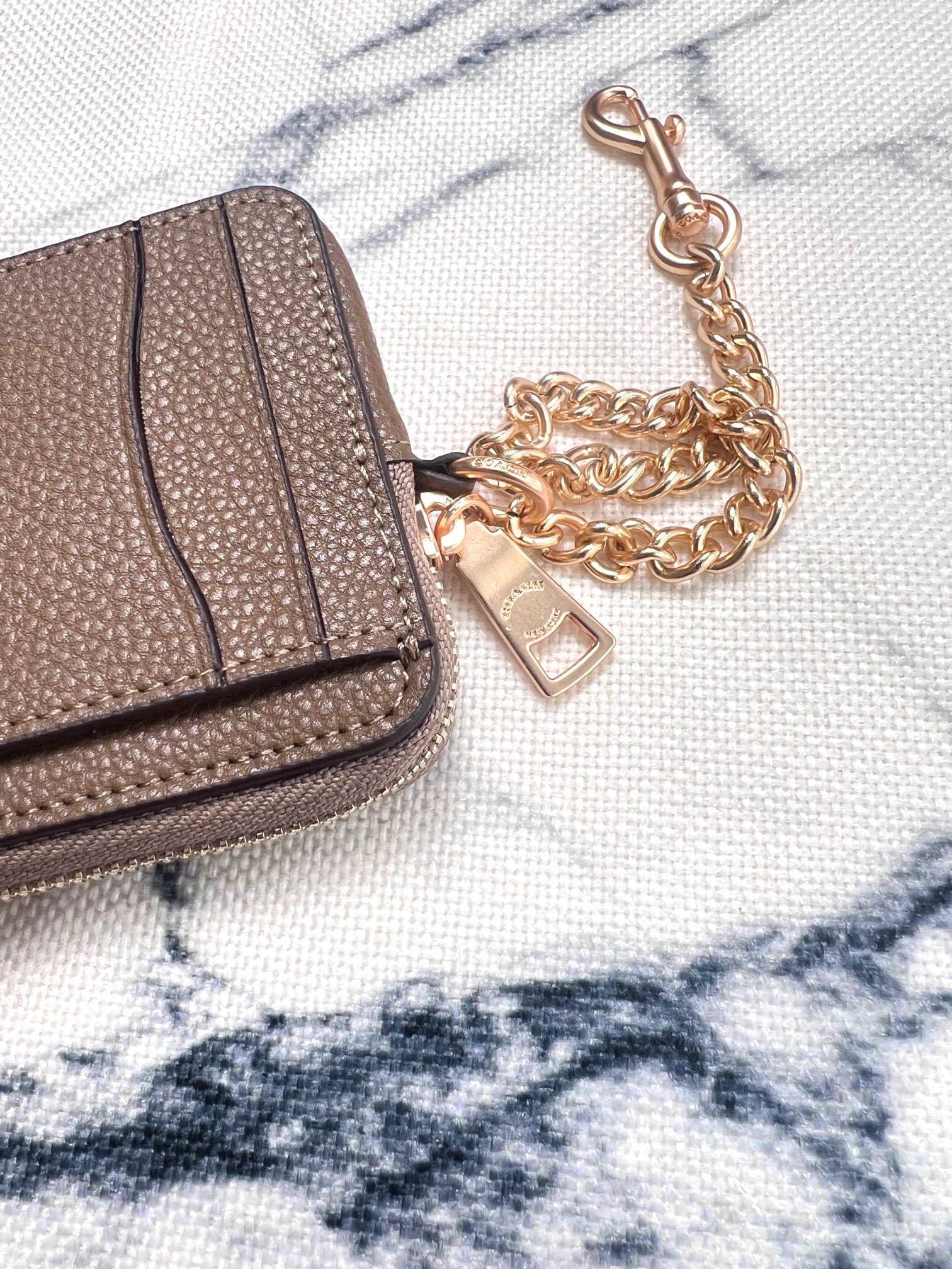 Coach ～Coach 新品 链条小卡包荔枝纹石头灰