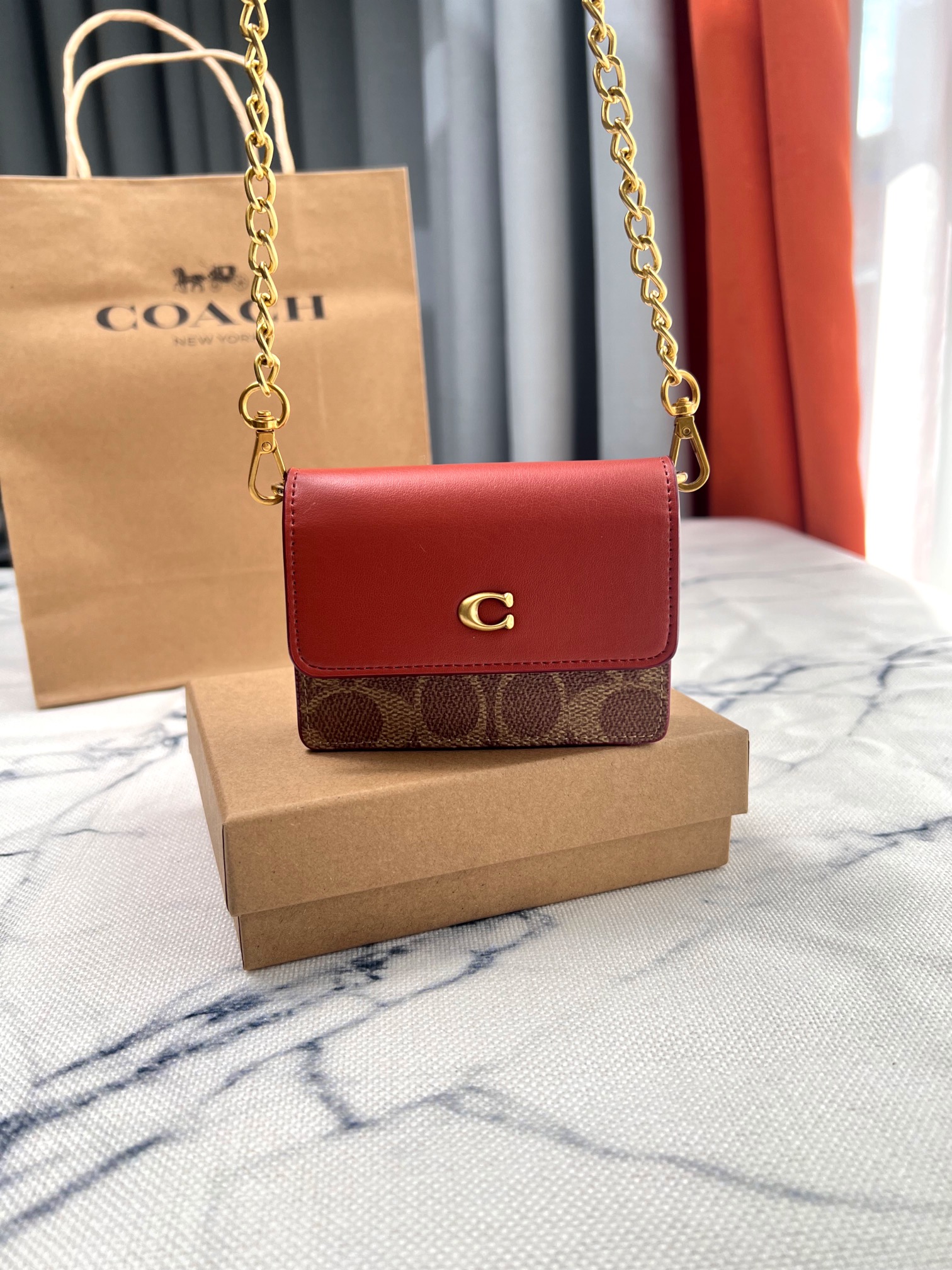 Coach Coach蔻驰 迷你印花配棕链条 小方包