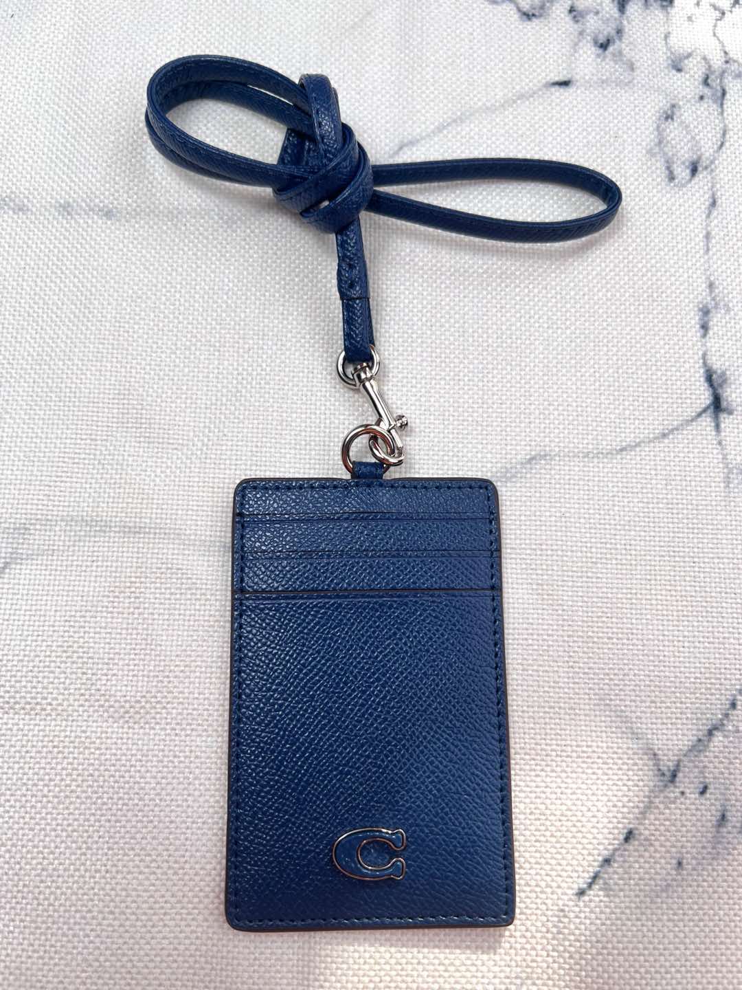 Coach ～coach 新款CU221 工作牌 男女通用款 上班族 学生们的最爱 C字的logo标志
