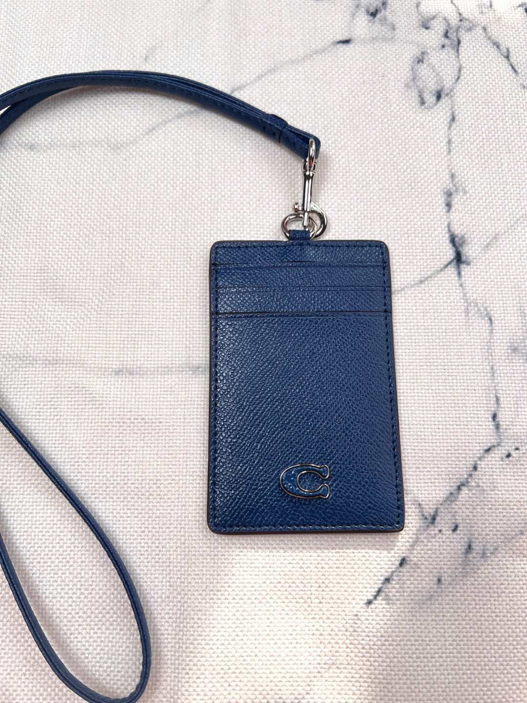 Coach ～coach 新款CU221 工作牌 男女通用款 上班族 学生们的最爱 C字的logo标志