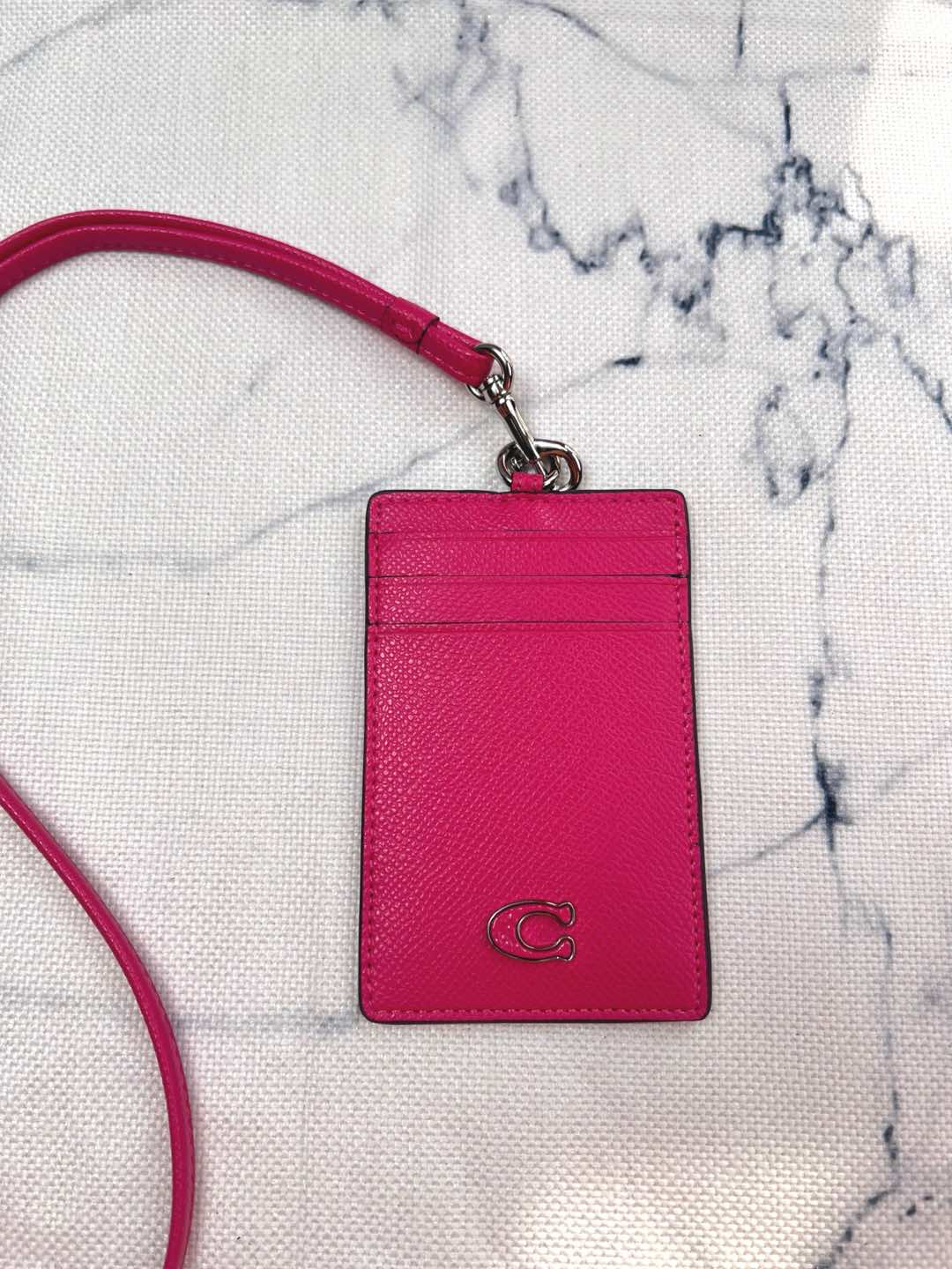 Coach ～coach 新款CU221 工作牌 男女通用款 上班族 学生们的最爱 C字的logo标志