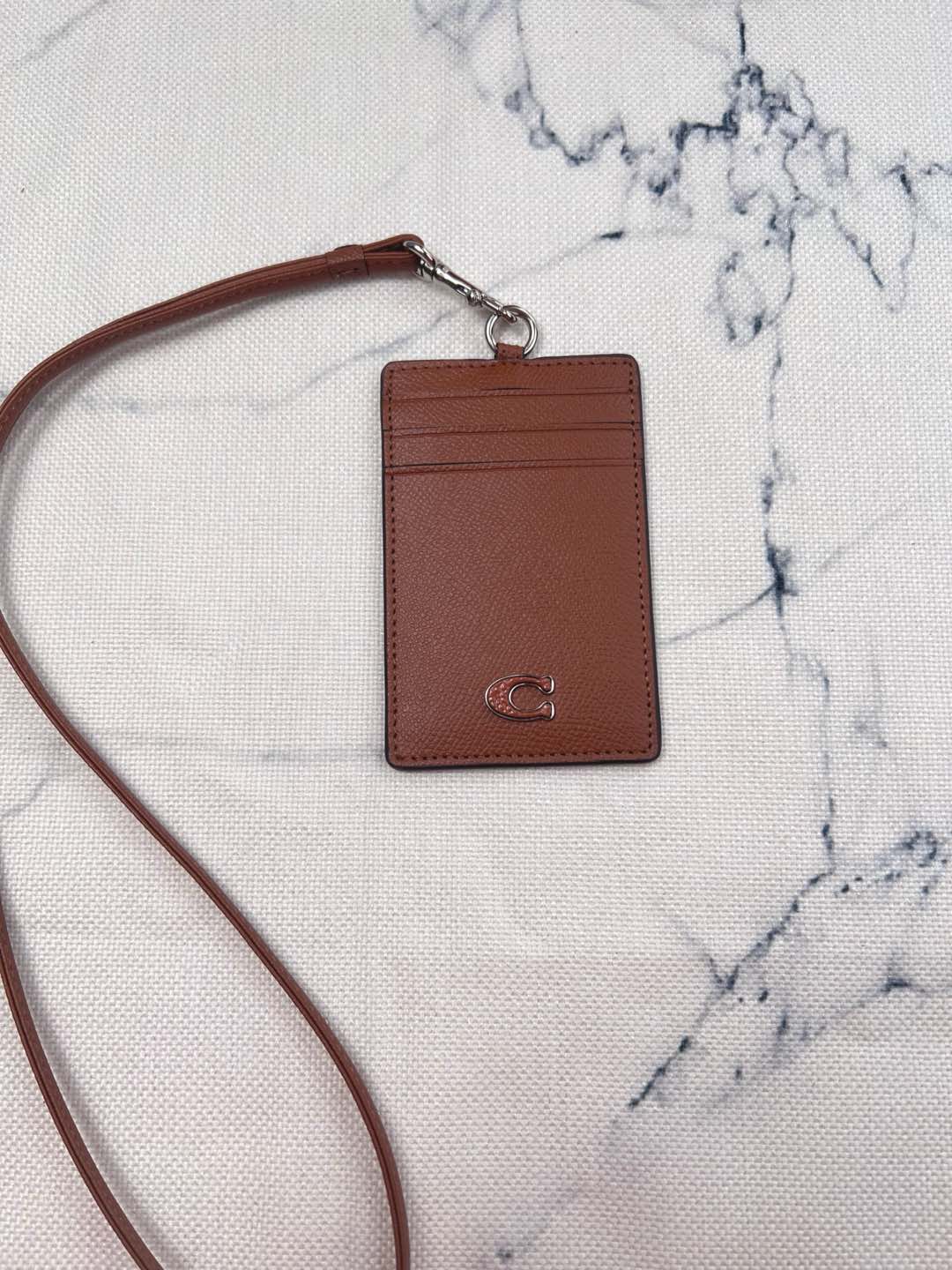 Coach ～coach 新款CU221 工作牌 男女通用款 上班族 学生们的最爱 C字的logo标志