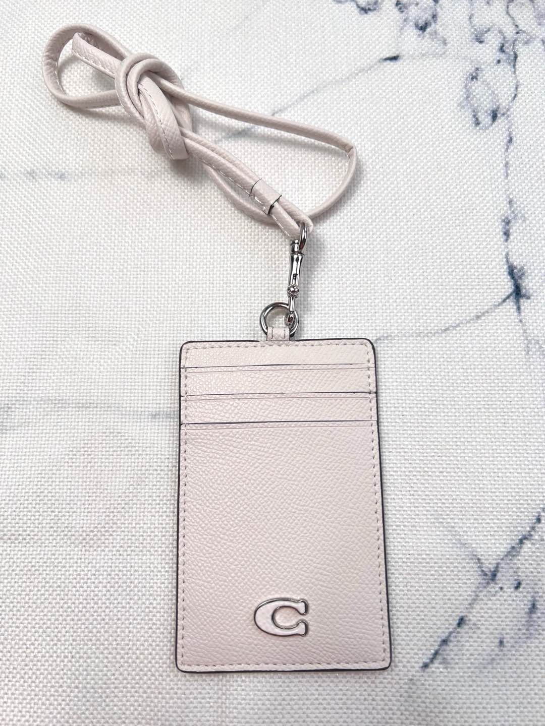 Coach ～coach 新款CU221 工作牌 男女通用款 上班族 学生们的最爱 C字的logo标志