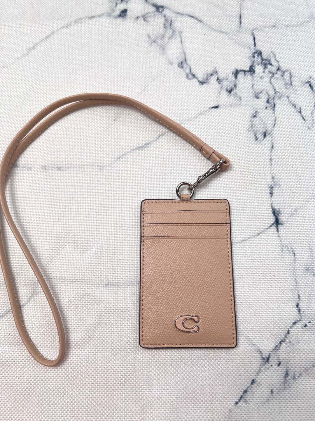 Coach ～coach 新款CU221 工作牌 男女通用款 上班族 学生们的最爱 C字的logo标志