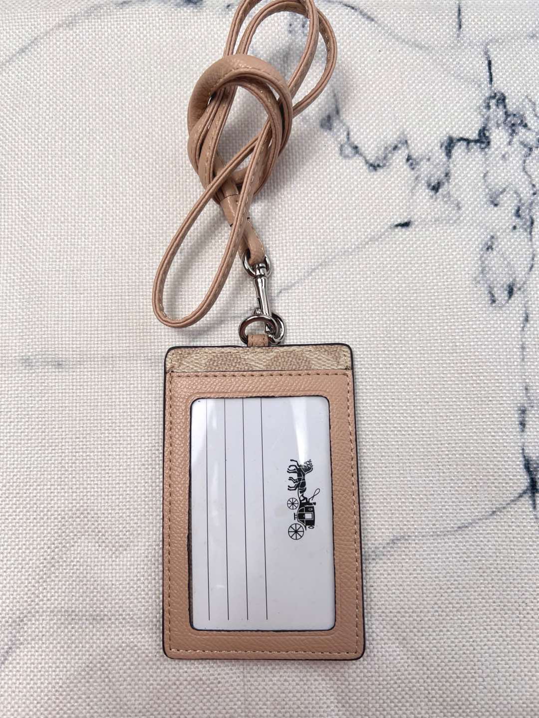Coach ～coach 新款CU221 工作牌 男女通用款 上班族 学生们的最爱 C字的logo标志
