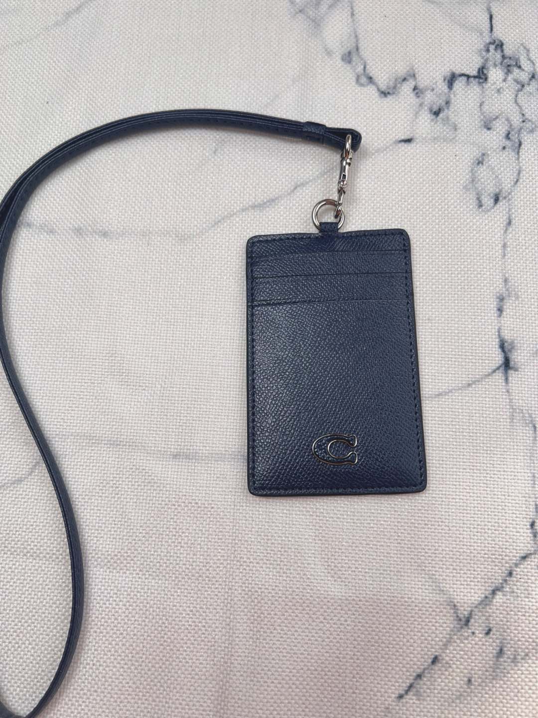 Coach ～coach 新款CU221 工作牌 男女通用款 上班族 学生们的最爱 C字的logo标志