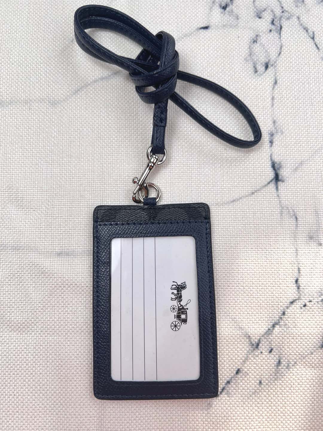Coach ～coach 新款CU221 工作牌 男女通用款 上班族 学生们的最爱 C字的logo标志