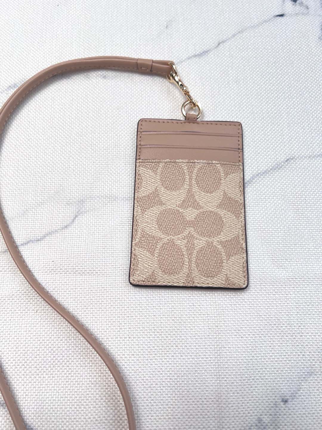 Coach ～coach 新款CU476 工作牌 男女通用款 上班族 学生们的最爱 C字的logo标志