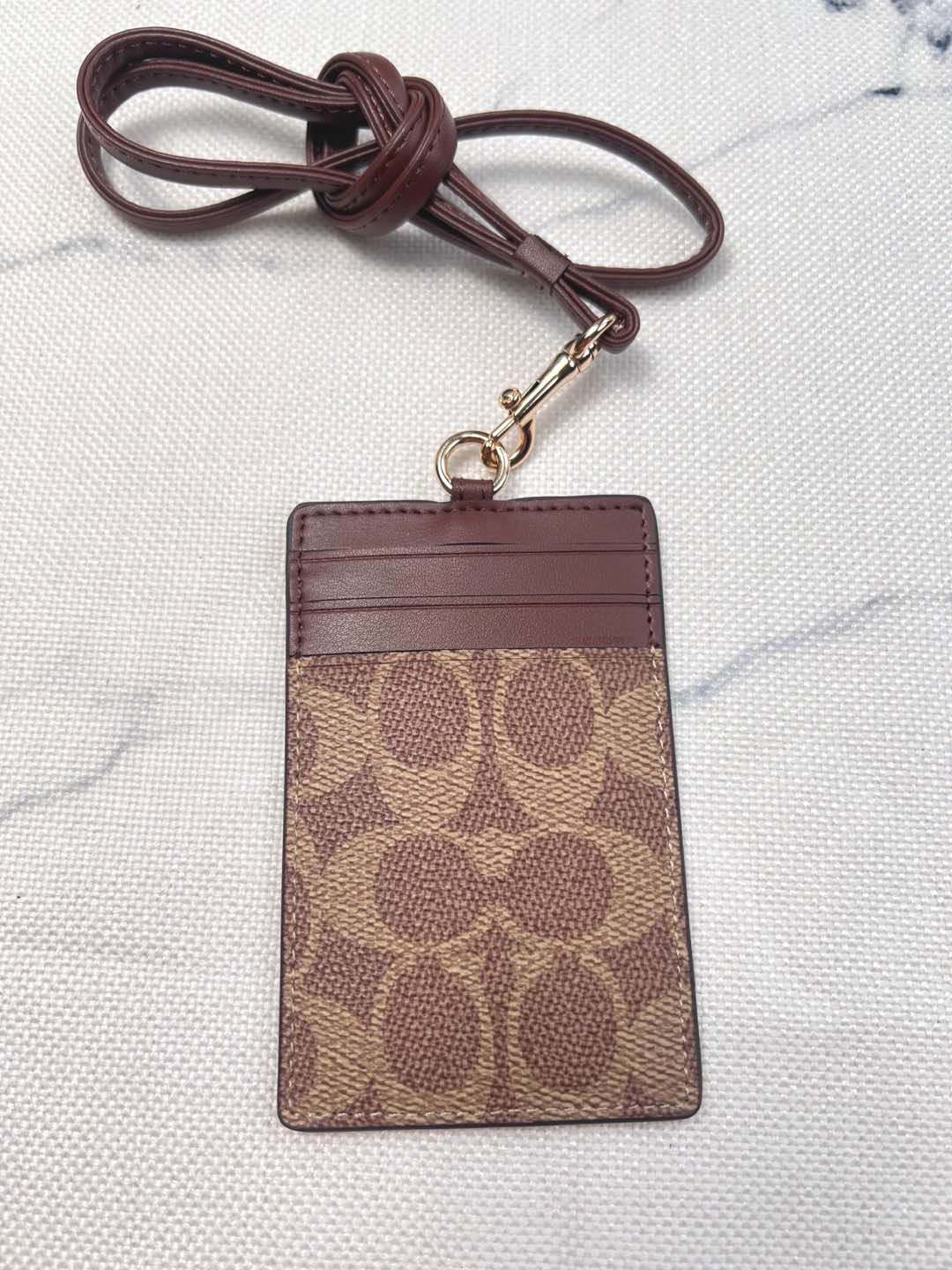 Coach ～coach 新款CU476 工作牌 男女通用款 上班族 学生们的最爱 C字的logo标志