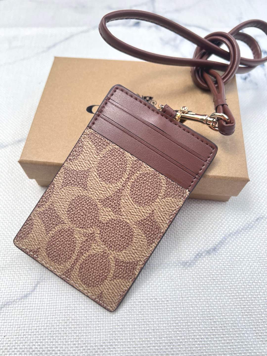 Coach ～coach 新款CU476 工作牌 男女通用款 上班族 学生们的最爱 C字的logo标志
