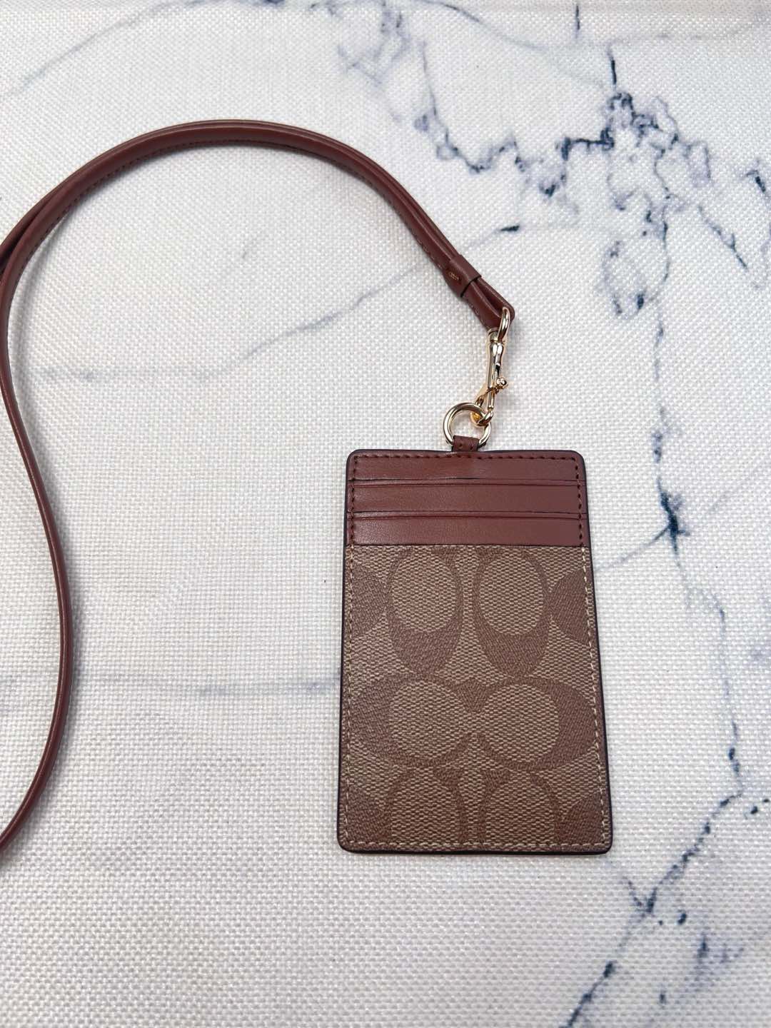 Coach ～coach 新款CU476 工作牌 男女通用款 上班族 学生们的最爱 C字的logo标志