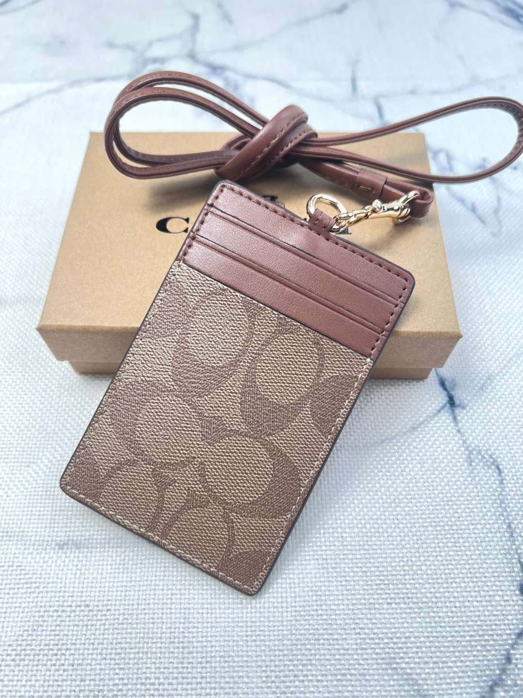 Coach ～coach 新款CU476 工作牌 男女通用款 上班族 学生们的最爱 C字的logo标志