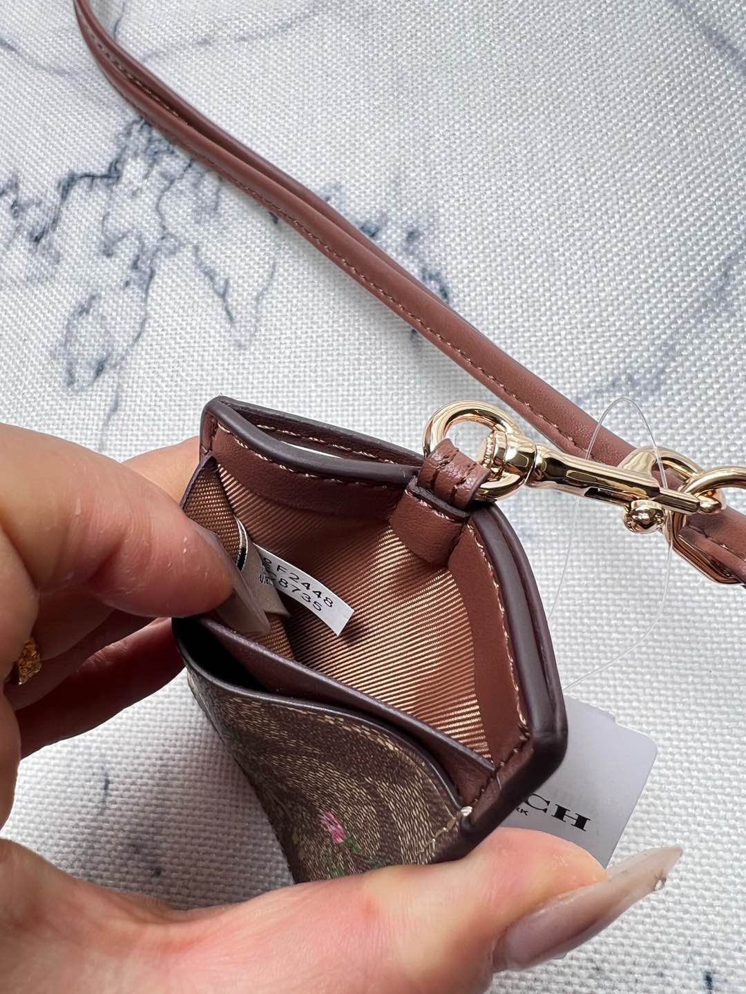 Coach ～coach c8375 工作牌 男女通用款 上班族 学生们的最爱 看细节内里是皮的