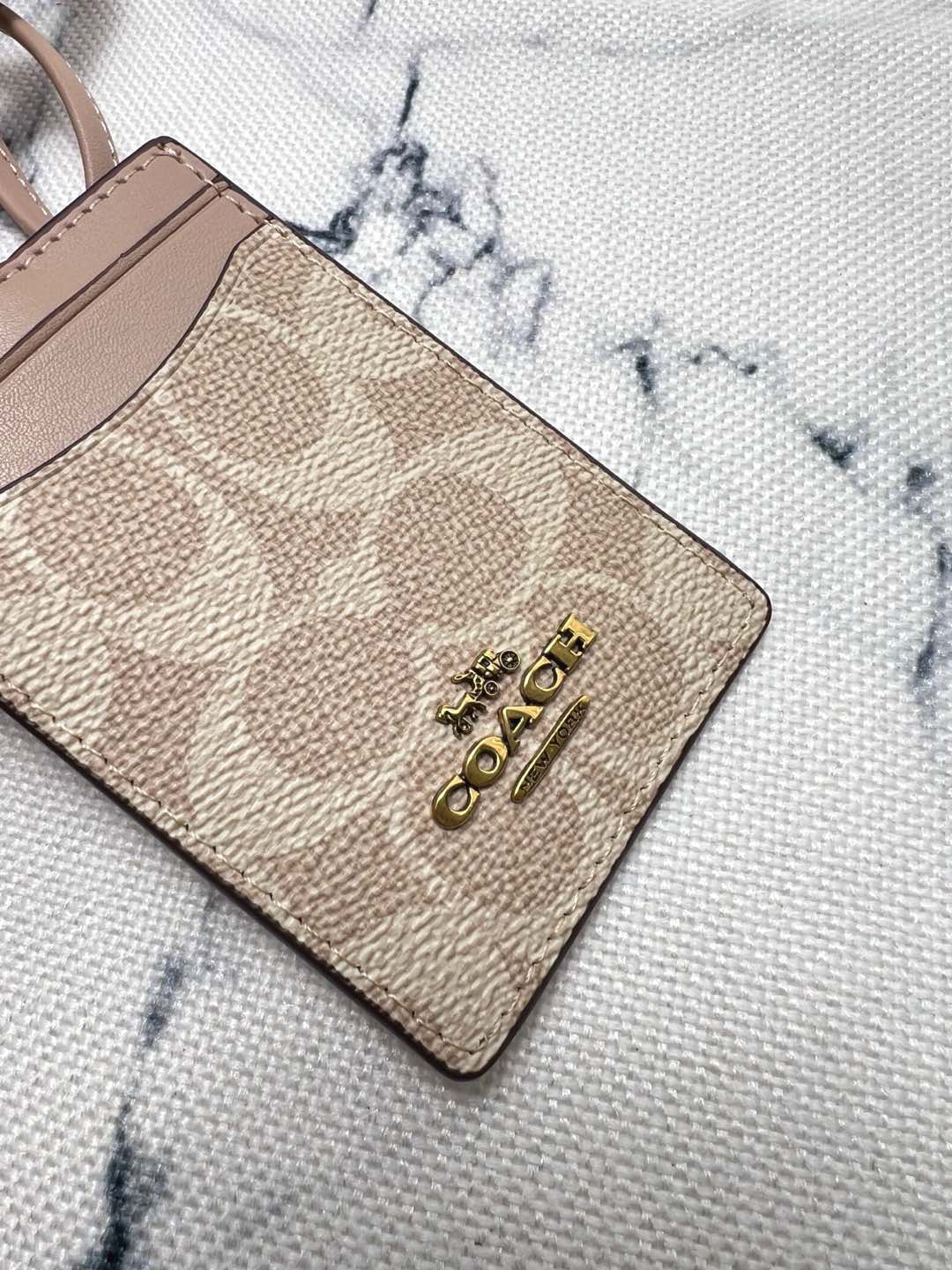 Coach ～coach 32475 工作牌 男女通用款 上班族 学生们的最爱 看细节内里是皮的