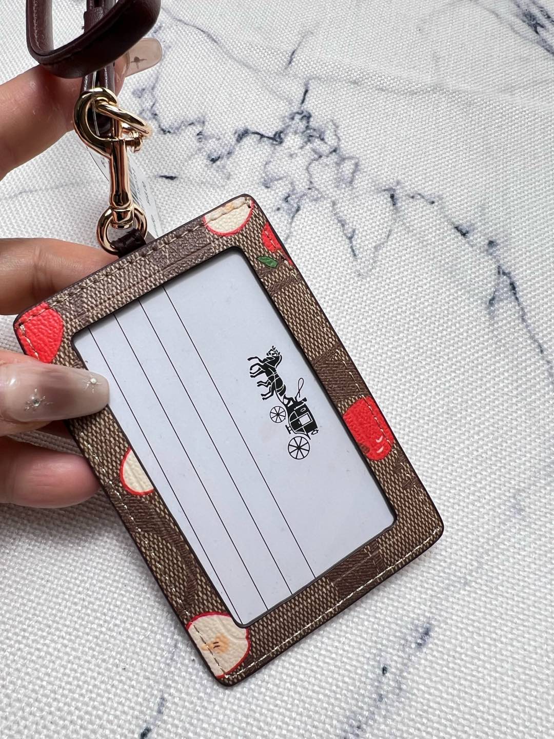 Coach ～coach F63276 工作牌 男女通用款 上班族 学生们的最爱 看细节内里是皮的
