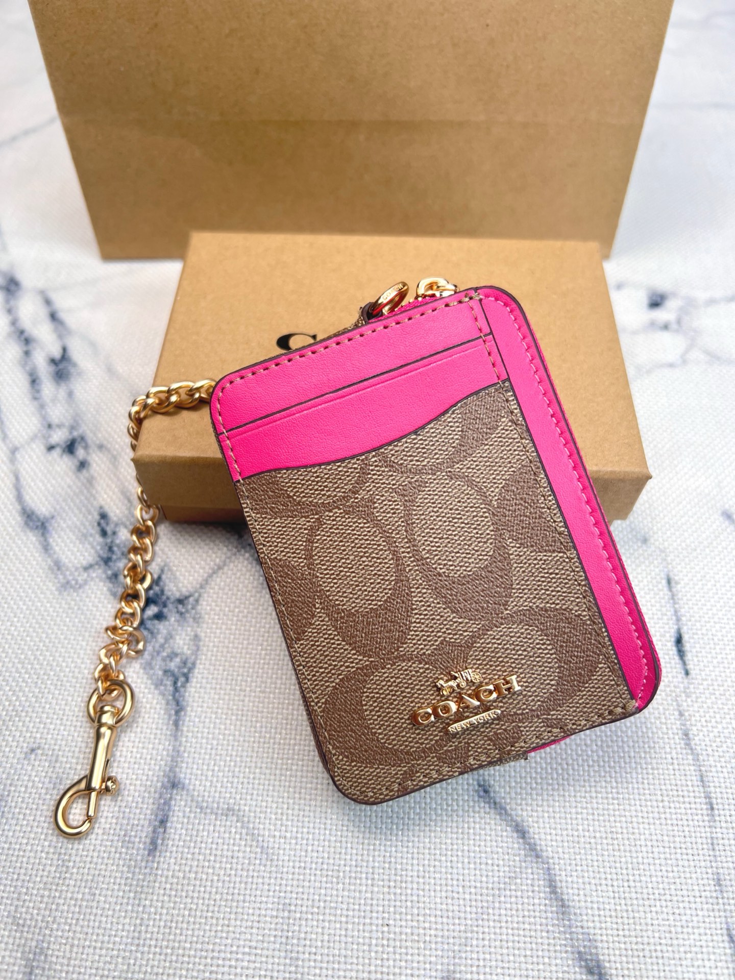 Coach ～Coach 新品 链条小卡包卡其色配梅红色牛皮C0058