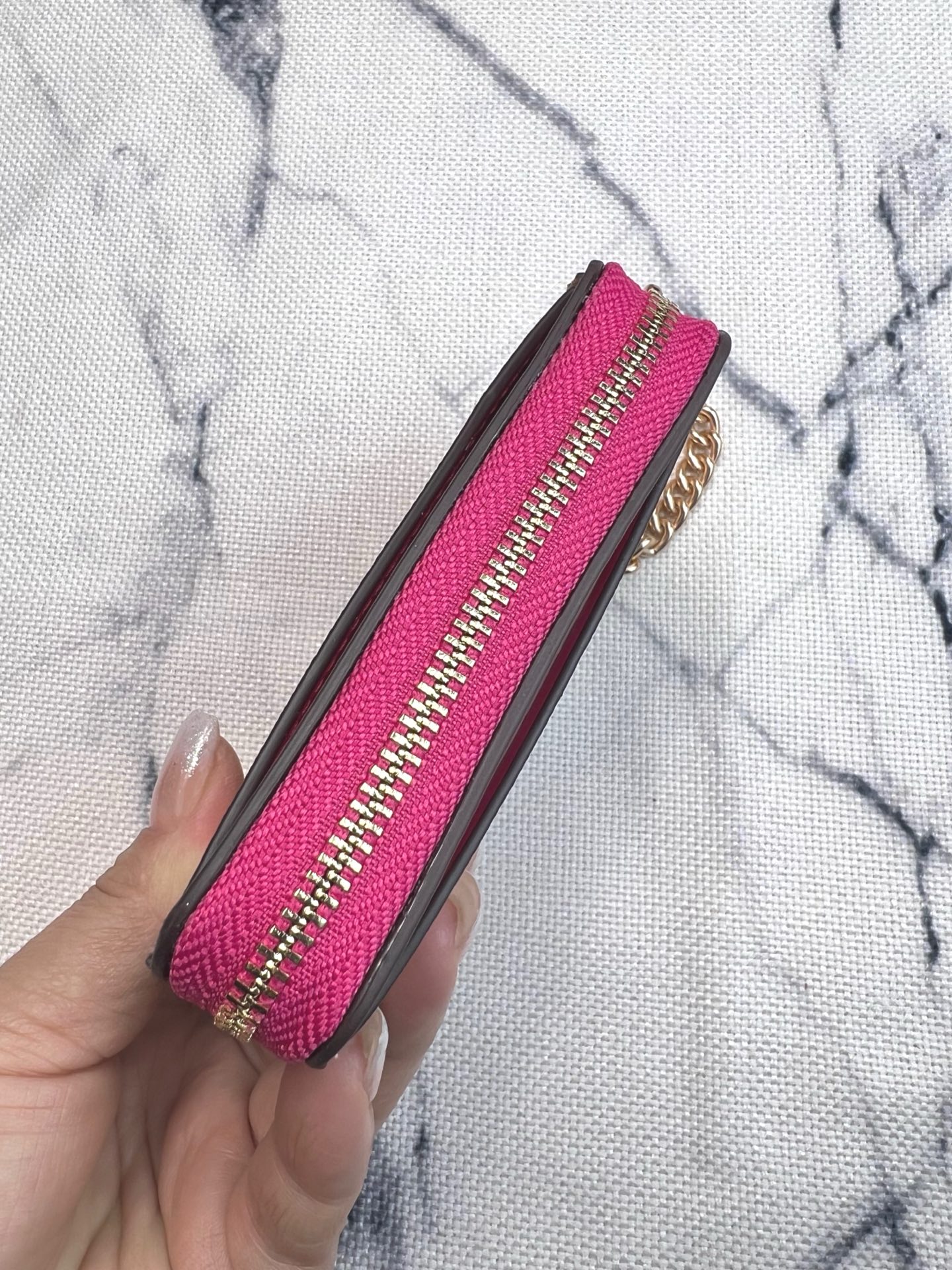 Coach ～Coach 新品 链条小卡包卡其色配梅红色牛皮C0058