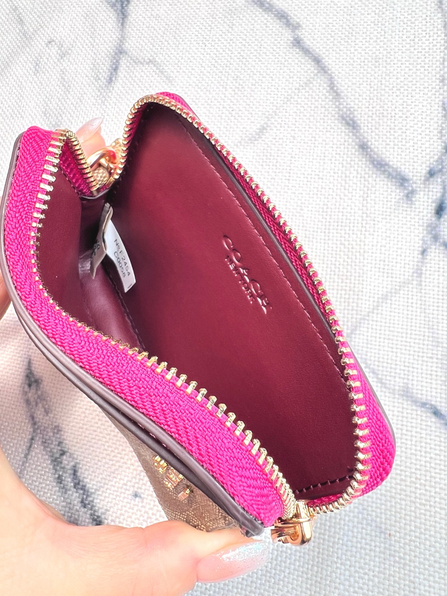 Coach ～Coach 新品 链条小卡包卡其色配梅红色牛皮C0058